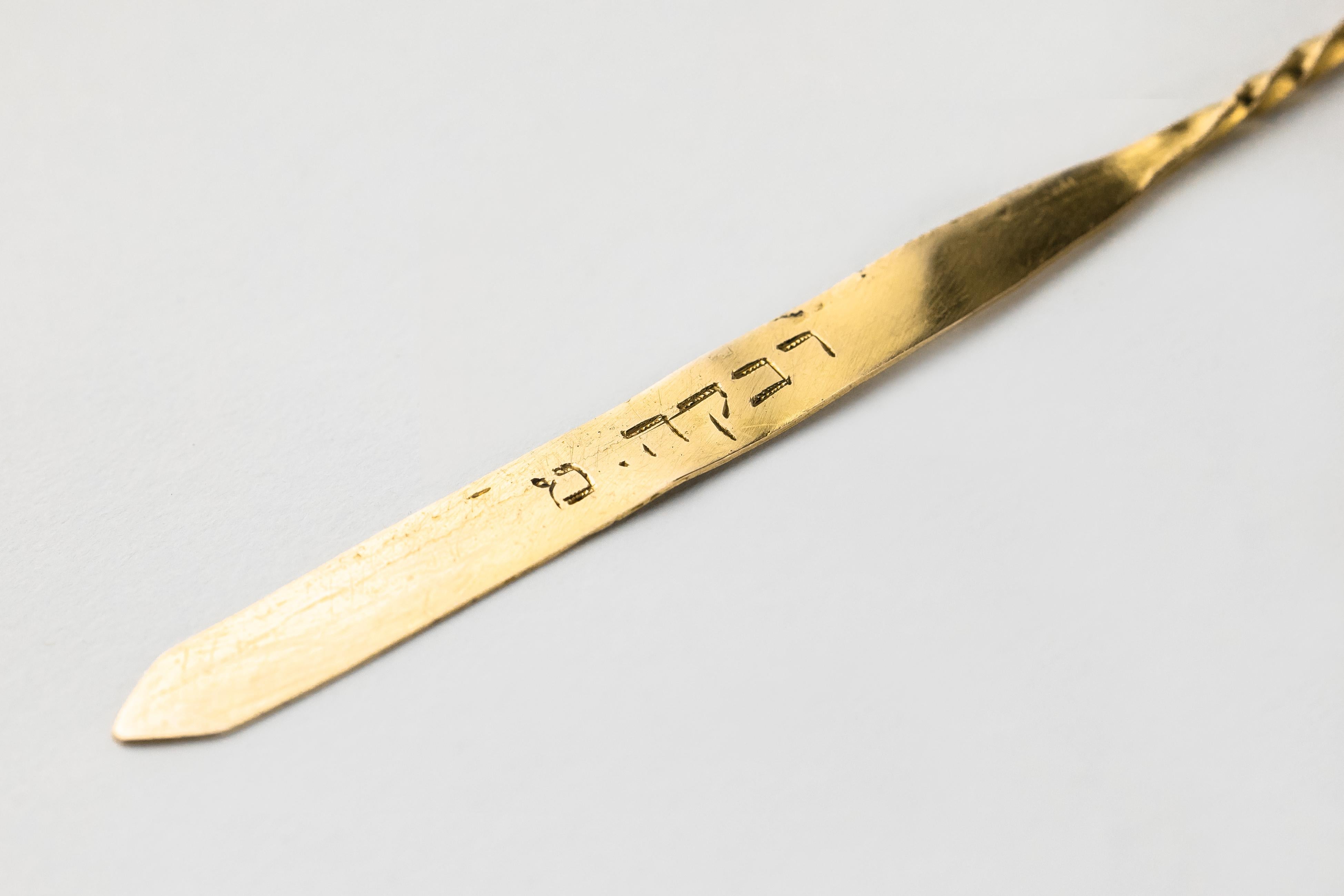 Early 20th Century Indian Gold Torah Pointer In Good Condition In New York, NY