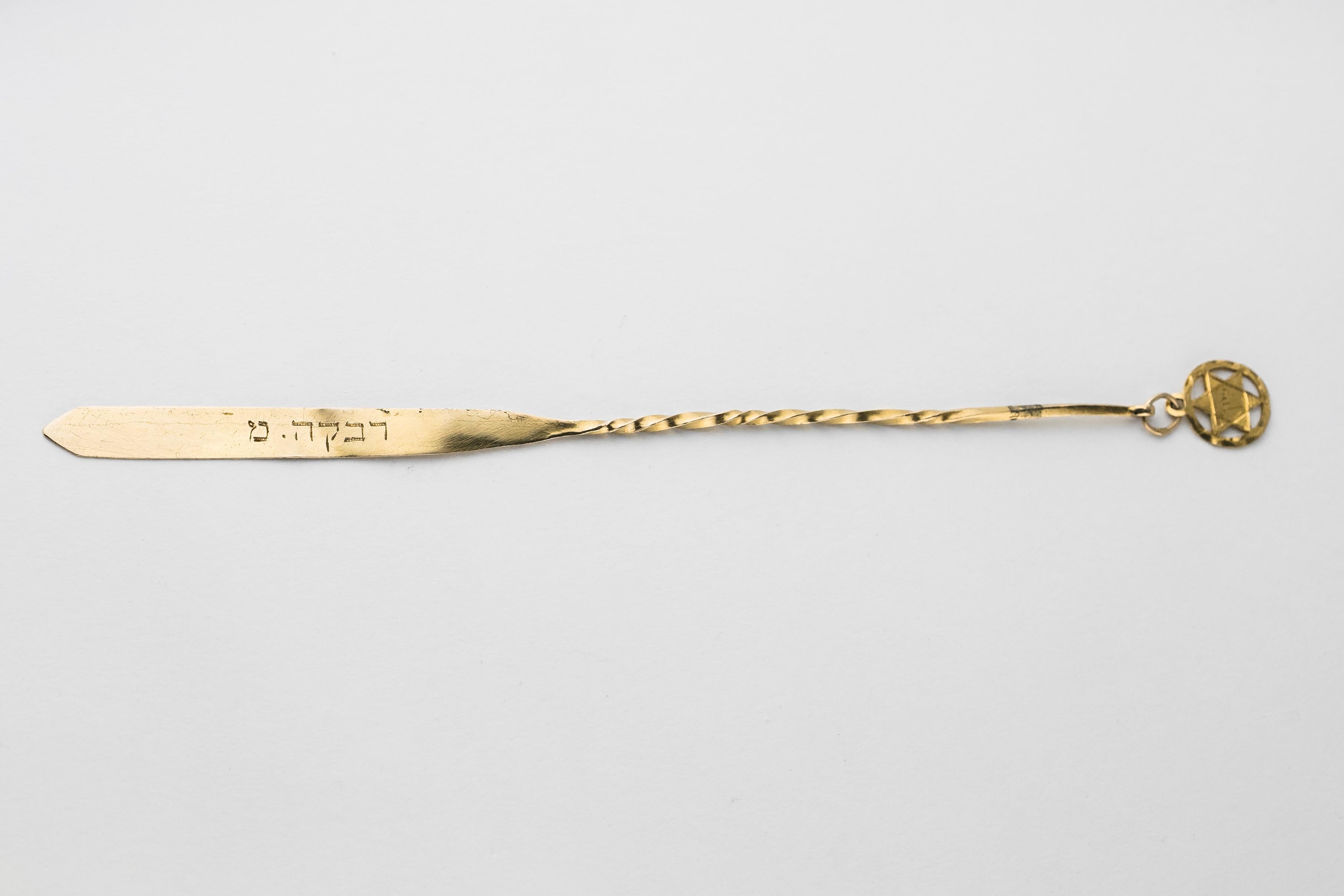 Early 20th Century Indian Gold Torah Pointer 1