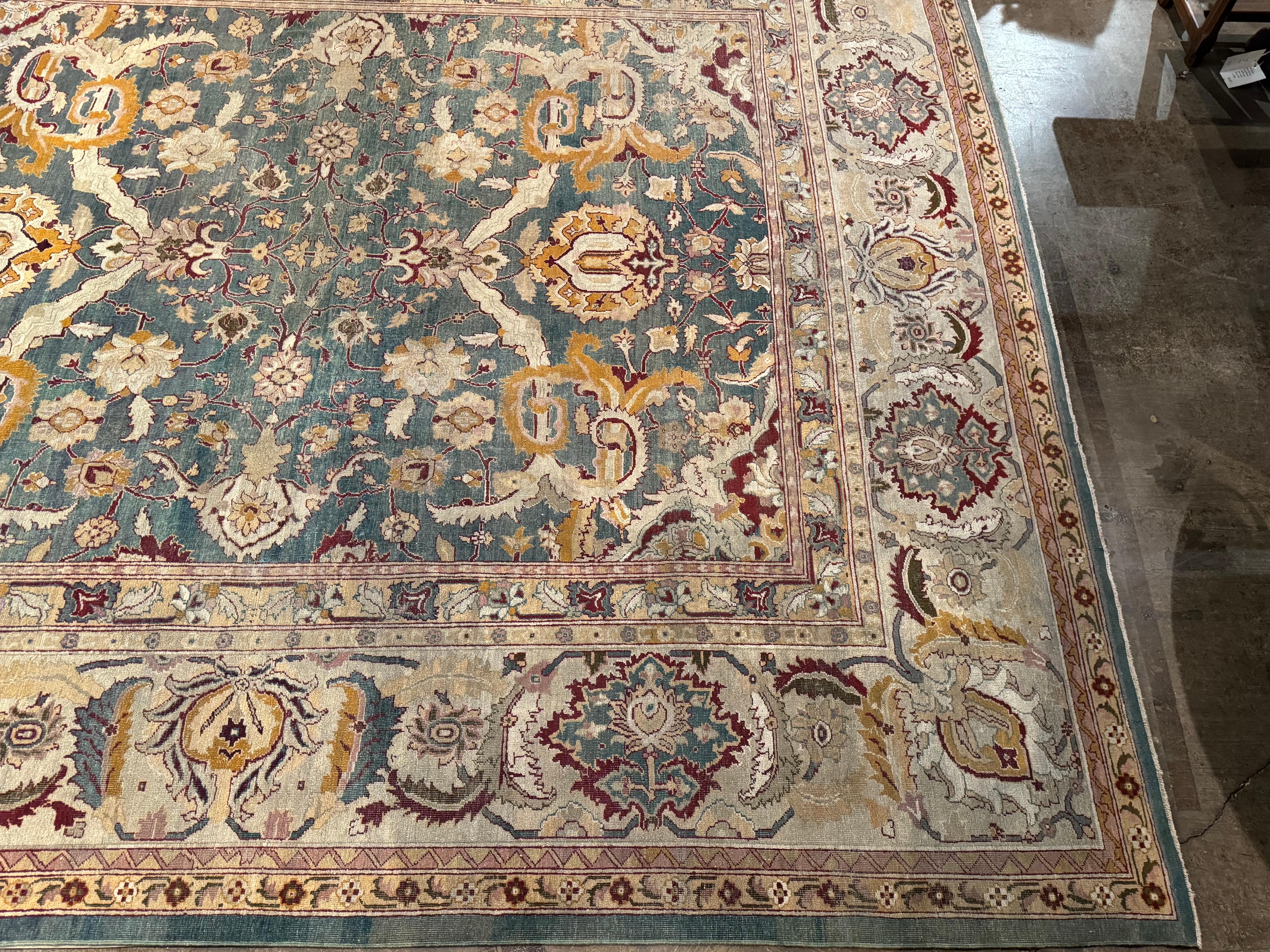 Early 20th Century Indian Hand Woven Wool Agra Rug In Excellent Condition For Sale In Dallas, TX