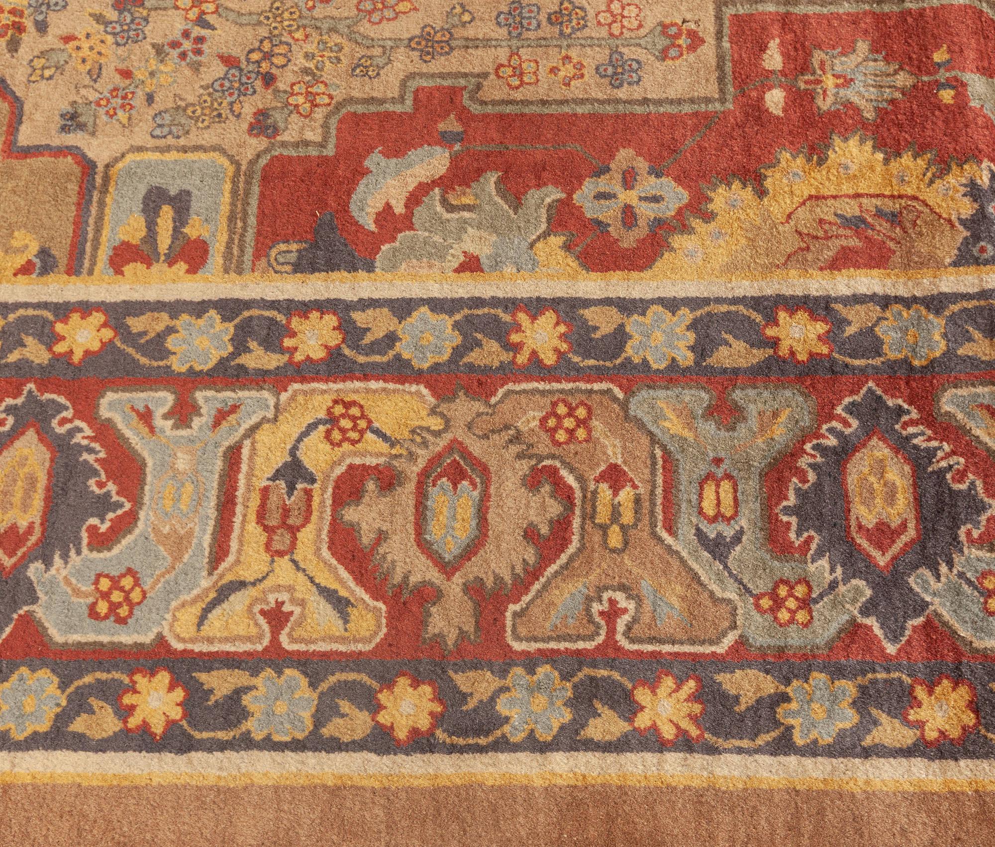 Early 20th Century Indian Handmade Wool Carpet In Good Condition For Sale In New York, NY