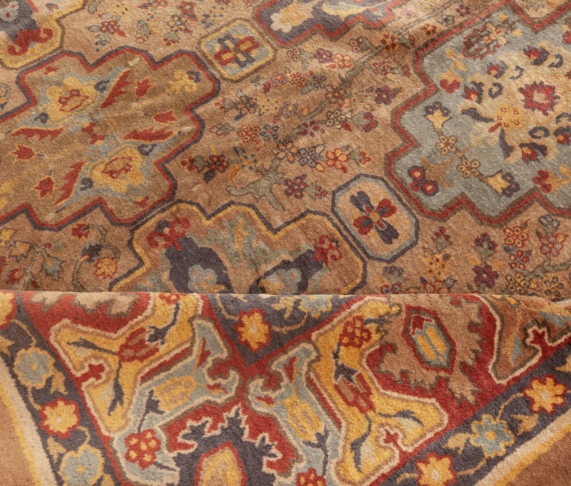Early 20th Century Indian Handmade Wool Carpet For Sale 1