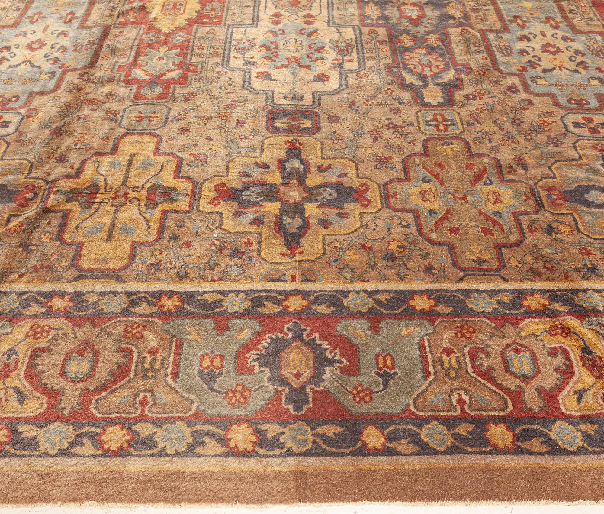 Early 20th Century Indian Handmade Wool Carpet For Sale 3