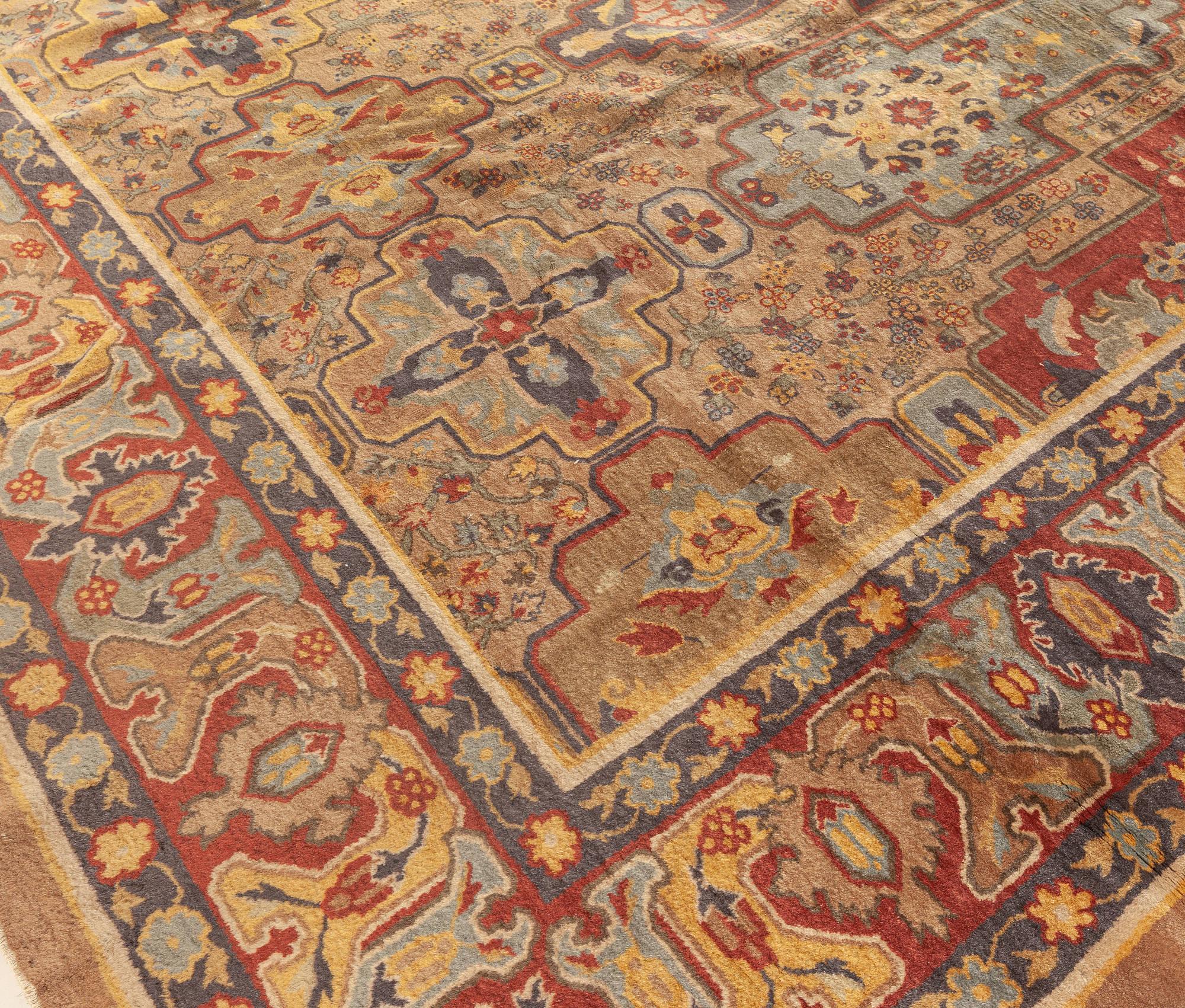 Early 20th Century Indian Handmade Wool Carpet For Sale 4