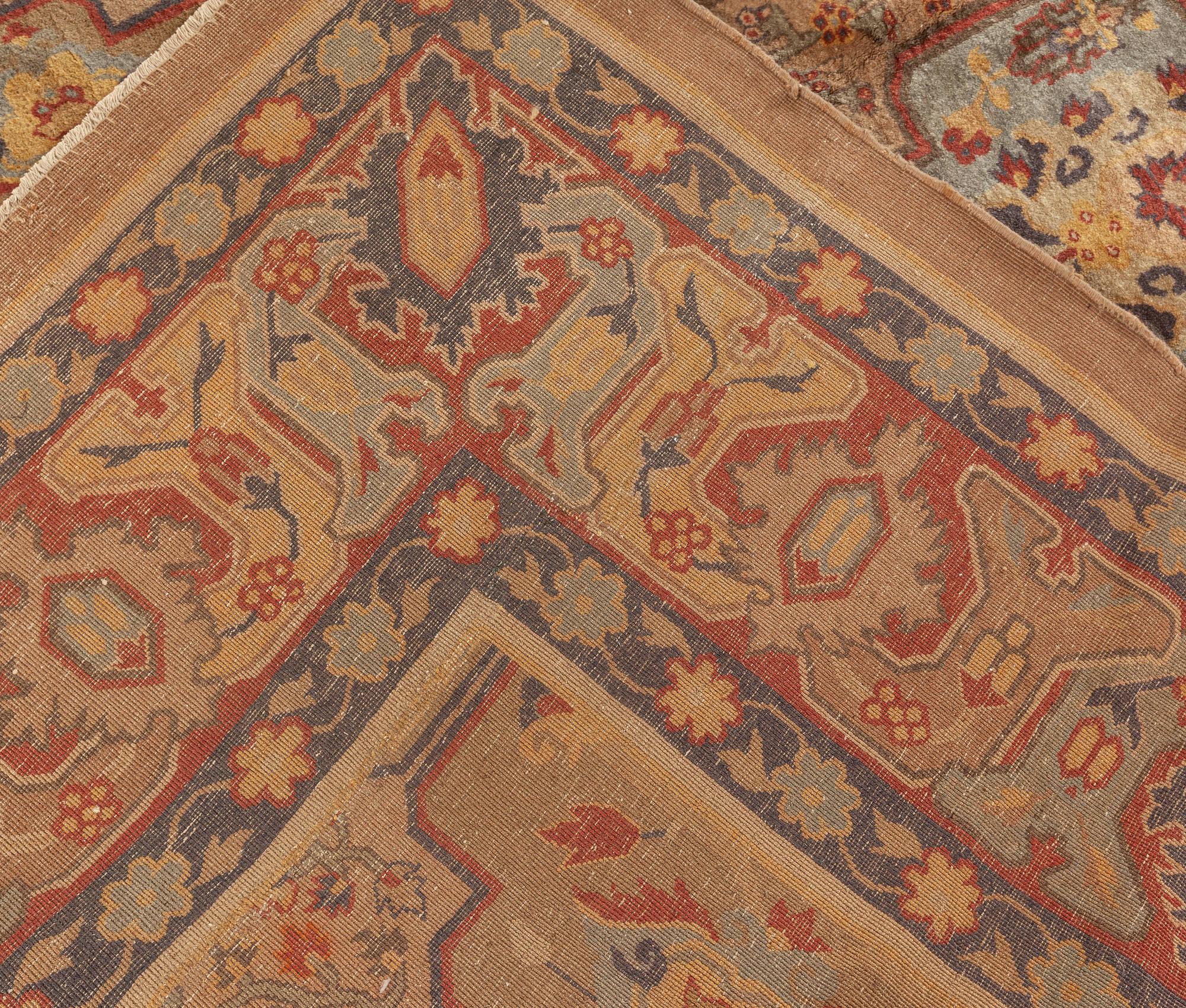 Early 20th Century Indian Handmade Wool Carpet For Sale 5