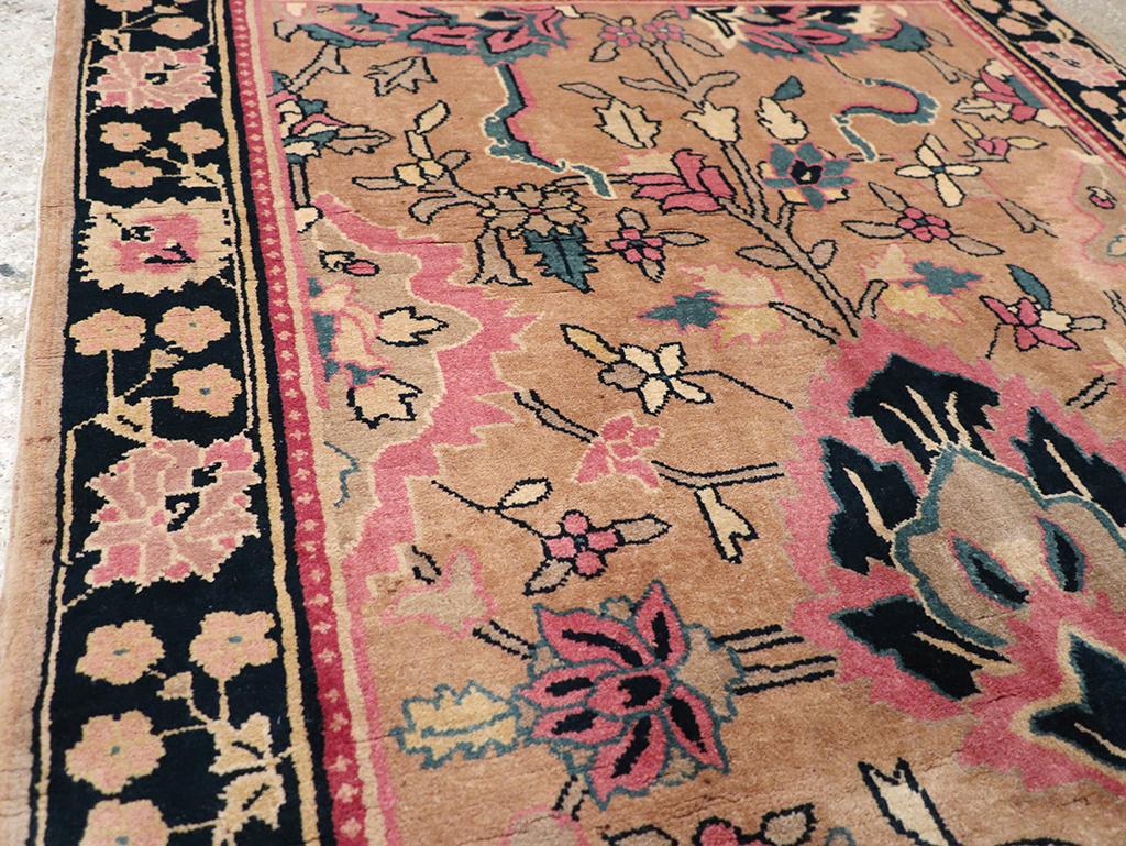 Alfombra de acento india Lahore de principios del siglo XX Agra en venta