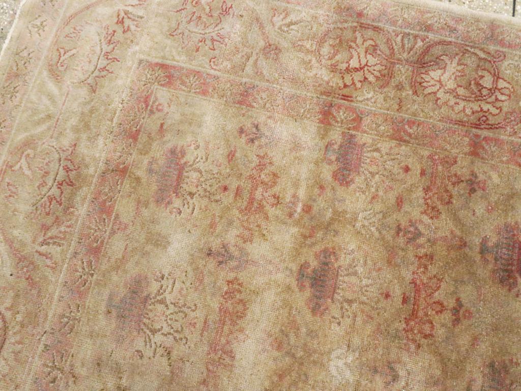 Early 20th Century Indian Lahore Accent Rug (Handgeknüpft) im Angebot