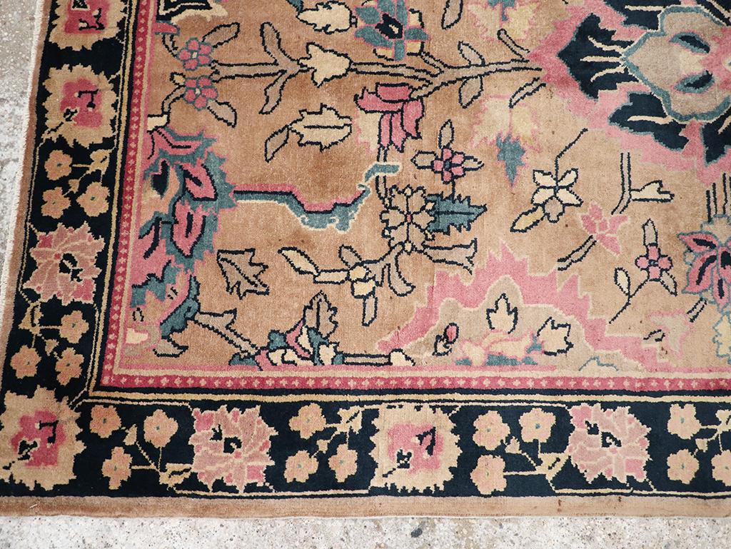 Alfombra de acento india Lahore de principios del siglo XX Anudado a mano en venta