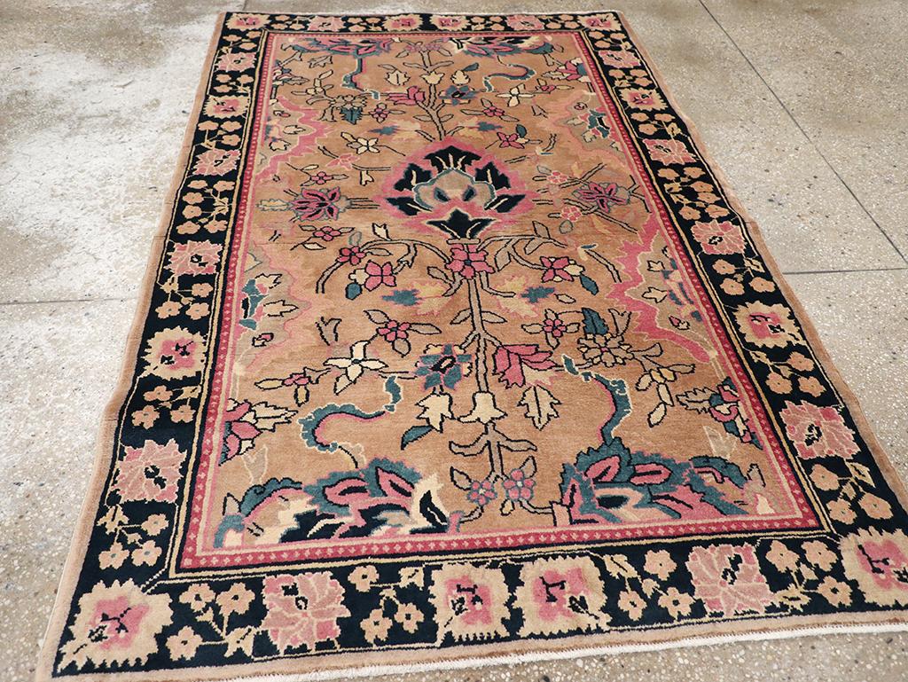 Alfombra de acento india Lahore de principios del siglo XX en Excelente estado para la venta en New York, NY