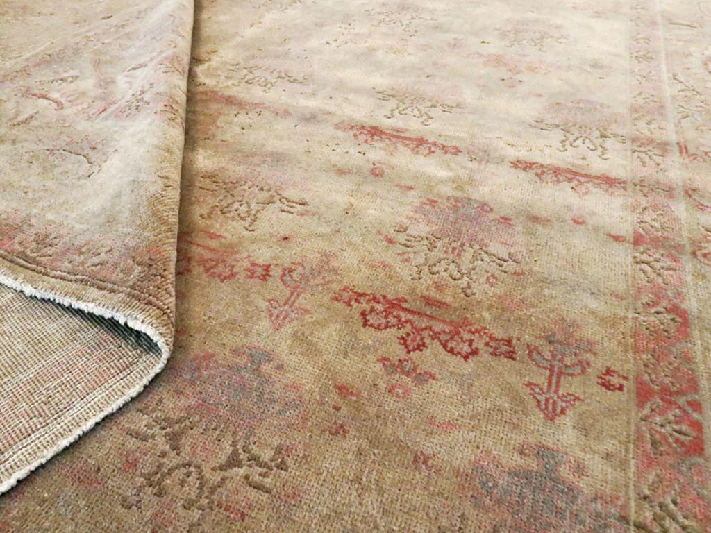 Early 20th Century Indian Lahore Accent Rug (20. Jahrhundert) im Angebot