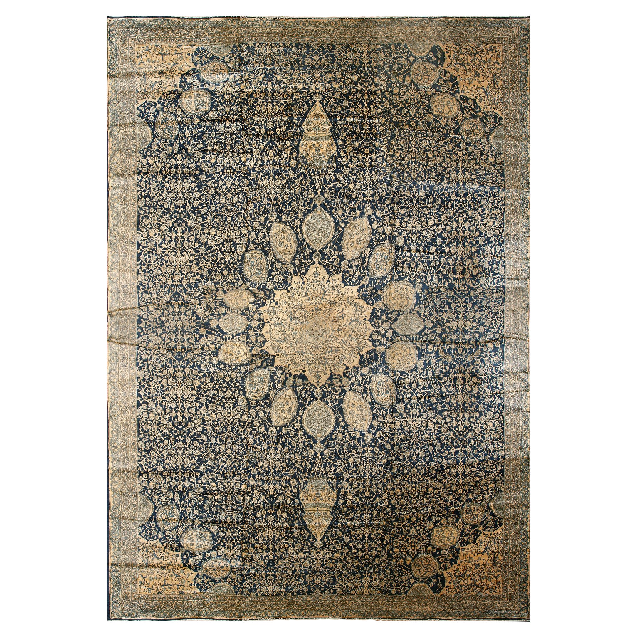 Tapis indien ancien de 14' 1""" x 22' 4" en vente