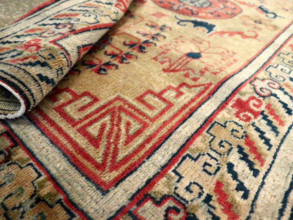 Tappeto da lancio indiano Lahore dei primi del Novecento in vendita 1