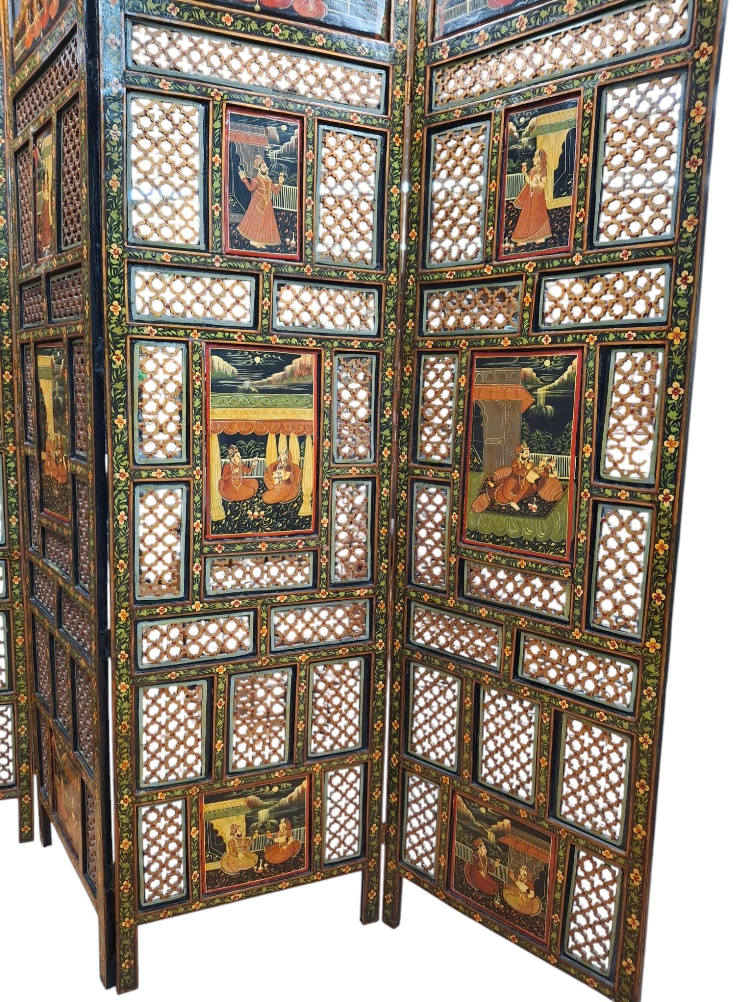 Indischer polychromer Raumteiler mit vier Tafeln aus dem frühen 20. Jahrhundert im Zustand „Gut“ im Angebot in San Francisco, CA