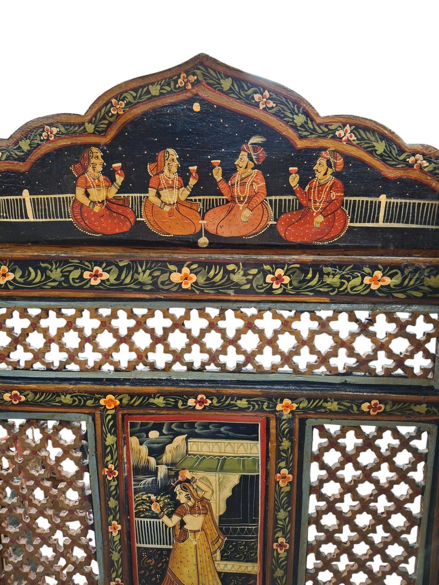 Indischer polychromer Raumteiler mit vier Tafeln aus dem frühen 20. Jahrhundert im Angebot 4