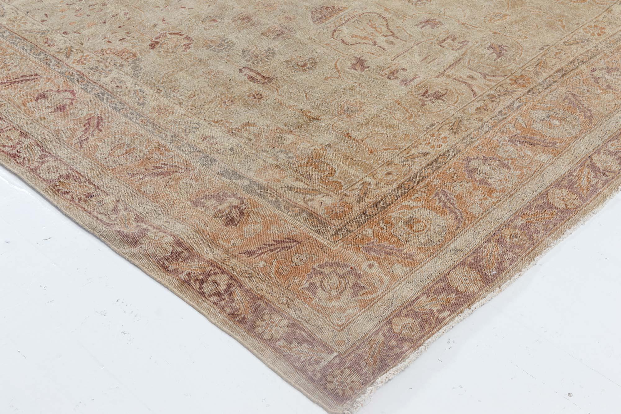 Early 20th Century Indian Handmade Wool Rug For Sale 7