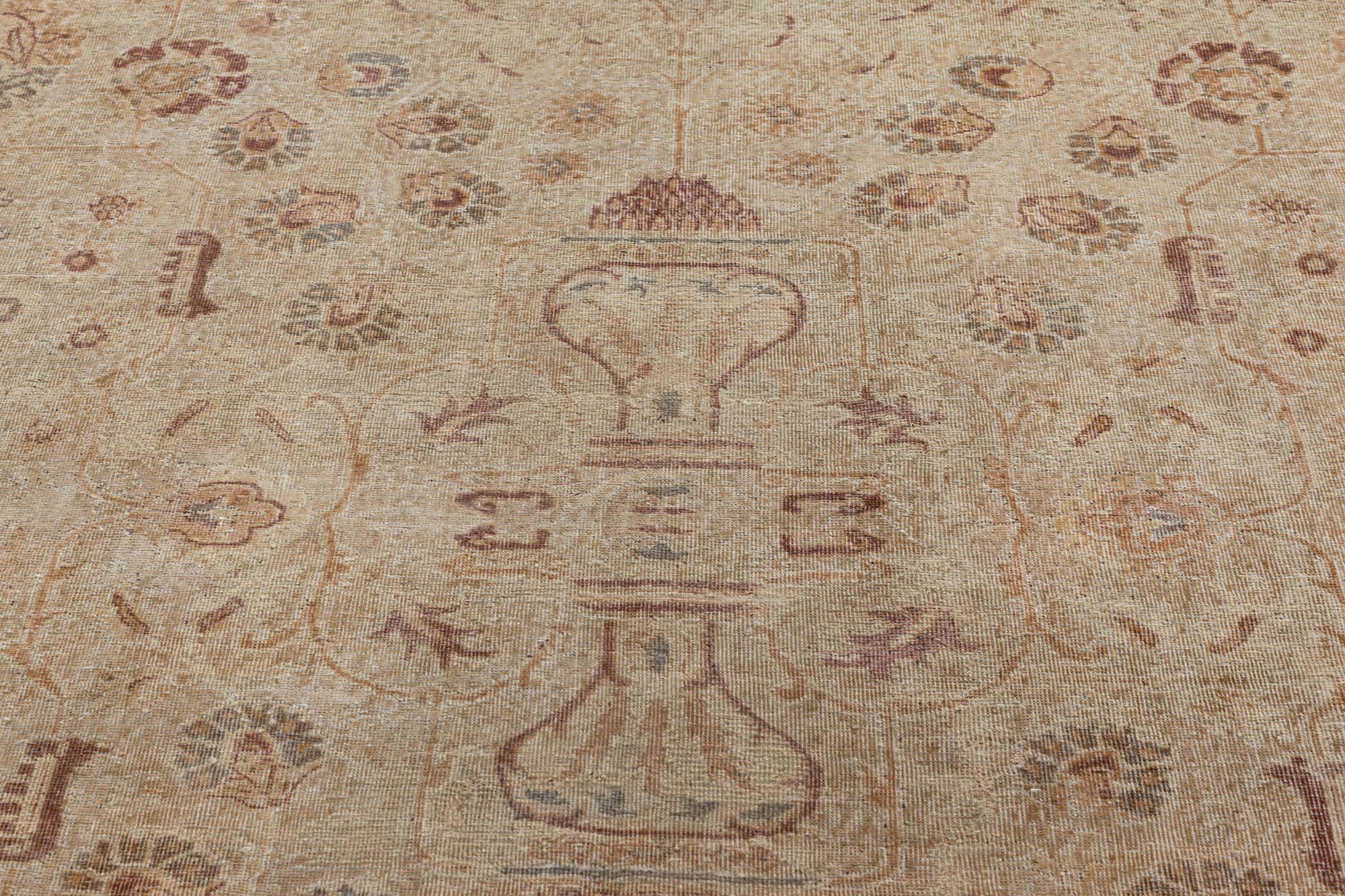 Early 20th Century Indian Handmade Wool Rug For Sale 3