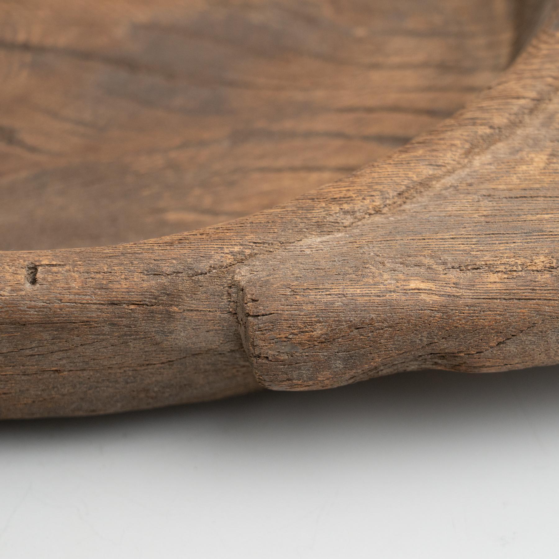 Early 20th Century Indian Traditional Wooden Hand Made Plate For Sale 6