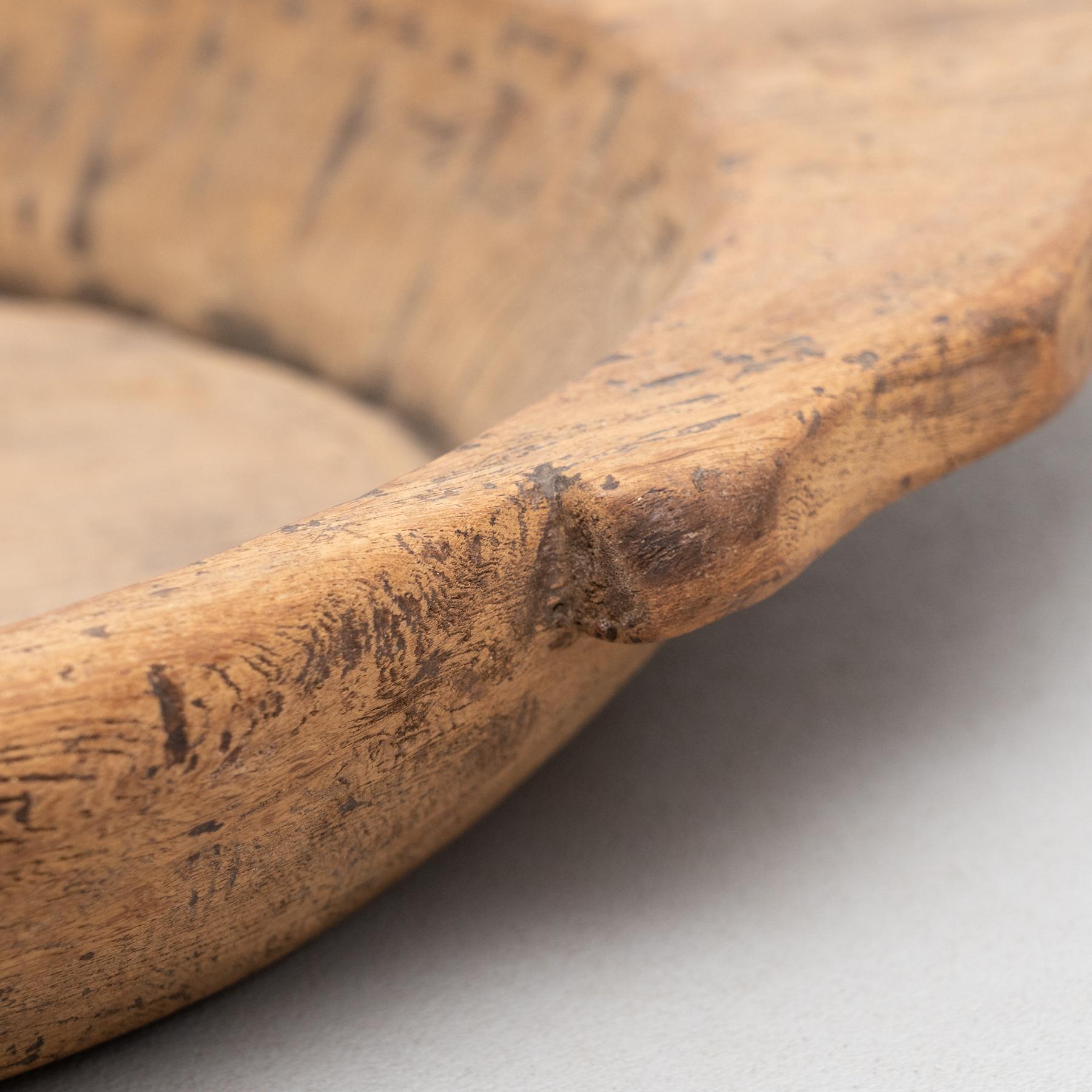 Indischer traditioneller Holzteller des frühen 20. Jahrhunderts, handgefertigt im Angebot 6