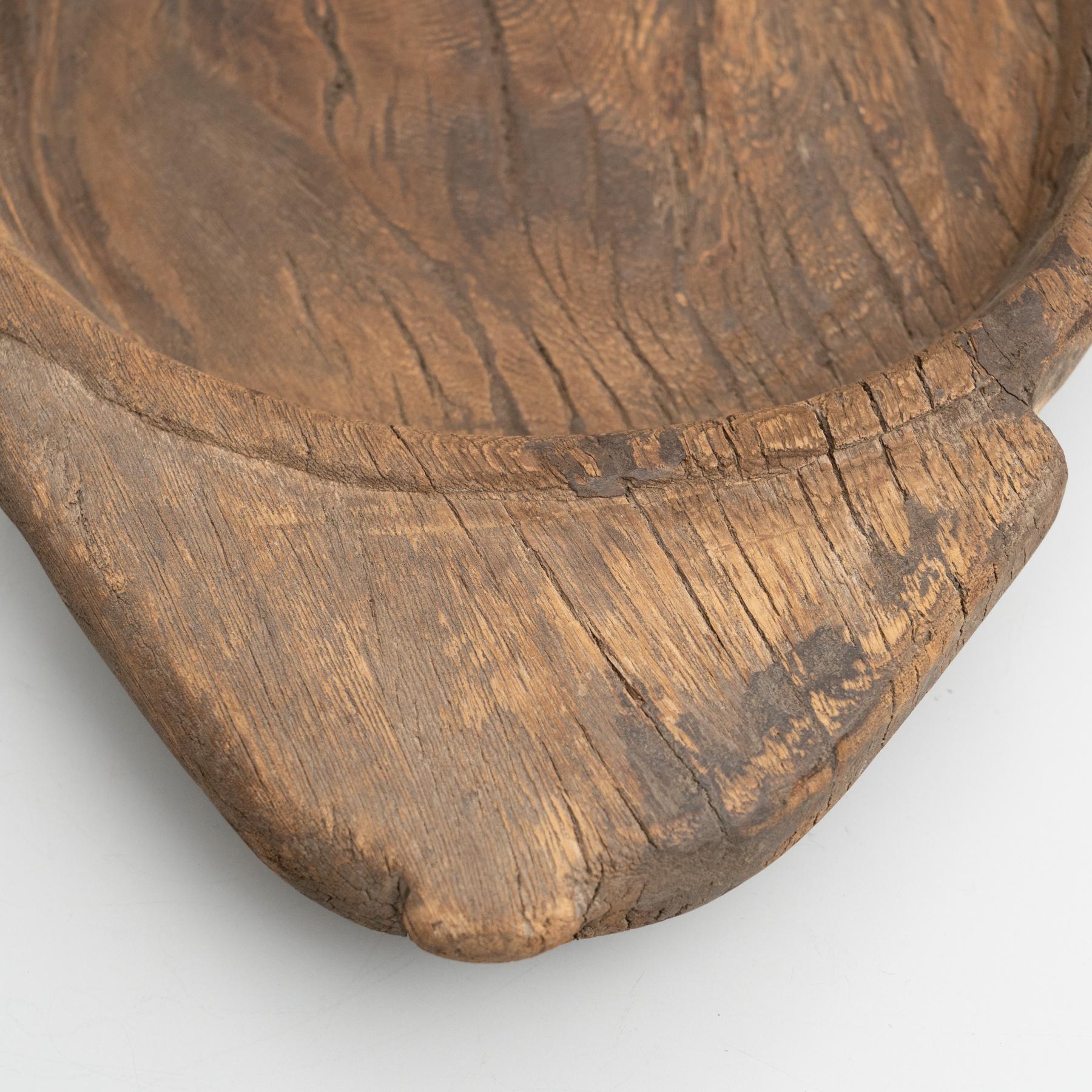 Early 20th Century Indian Traditional Wooden Hand Made Plate For Sale 7