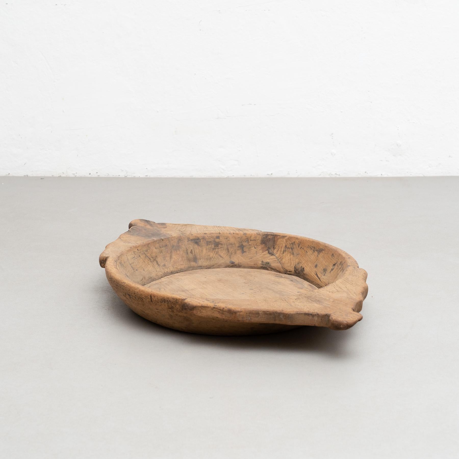 Early 20th Century Indian Traditional Wooden Hand Made Plate In Good Condition For Sale In Barcelona, ES