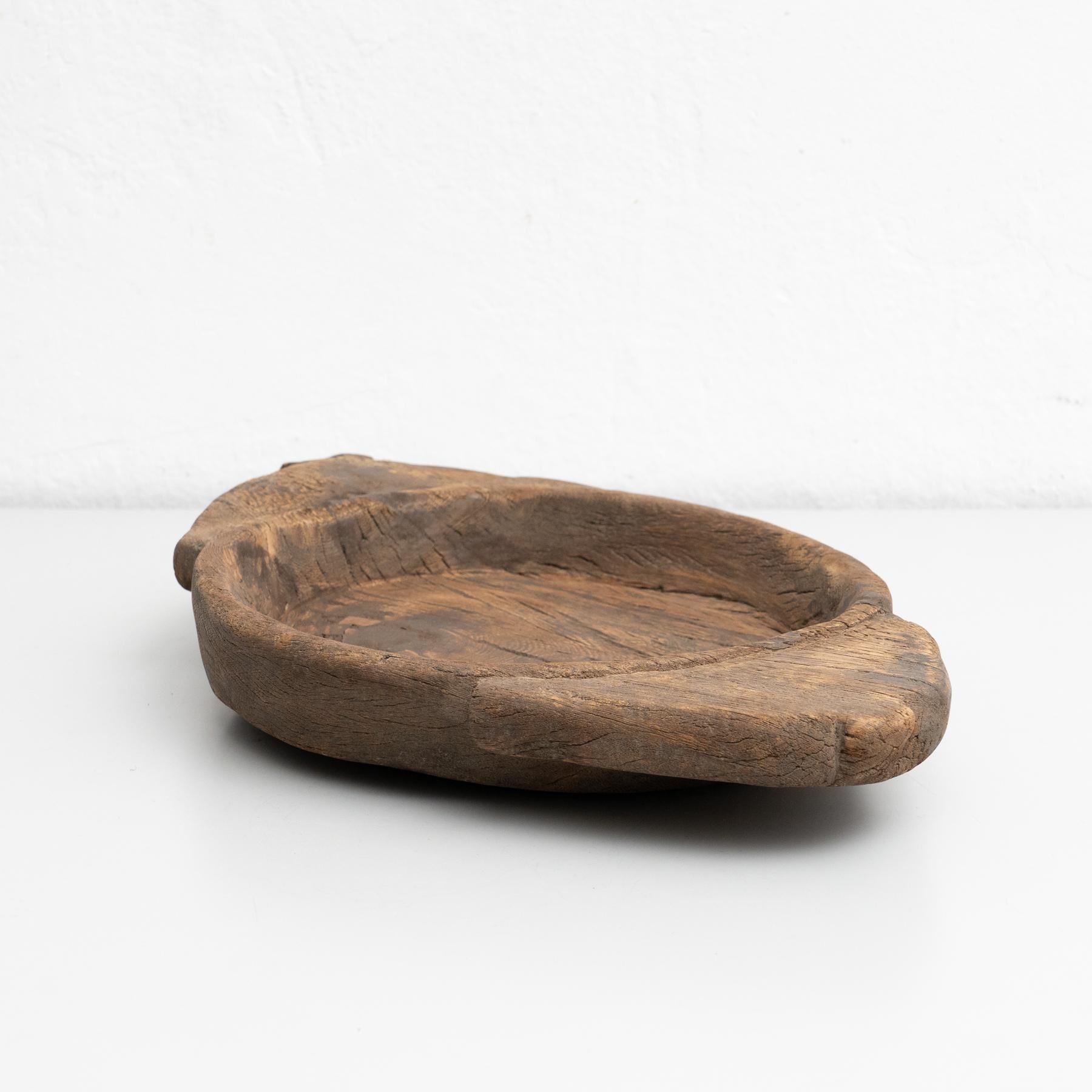Early 20th Century Indian Traditional Wooden Hand Made Plate In Good Condition For Sale In Barcelona, ES