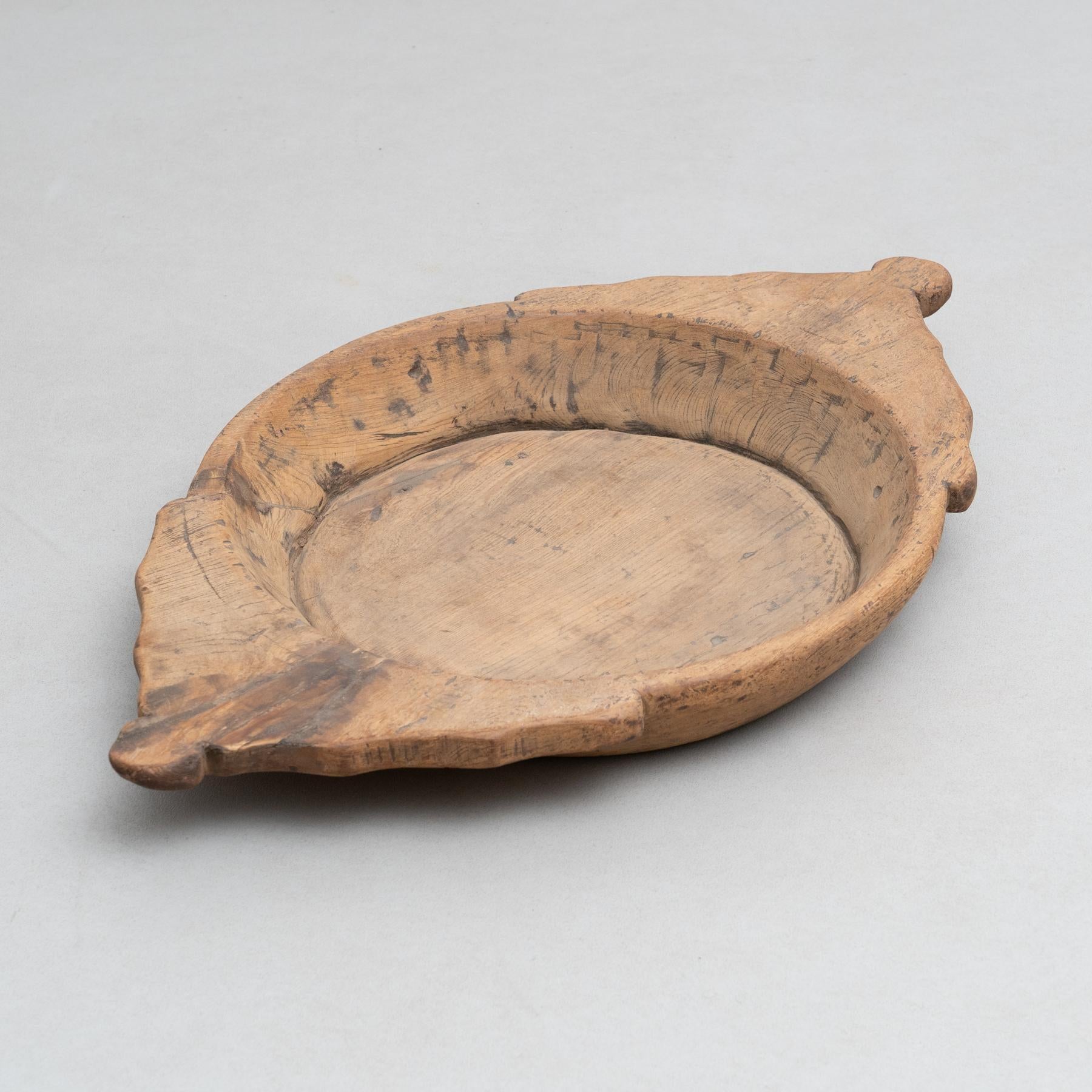Early 20th Century Indian Traditional Wooden Hand Made Plate For Sale 3