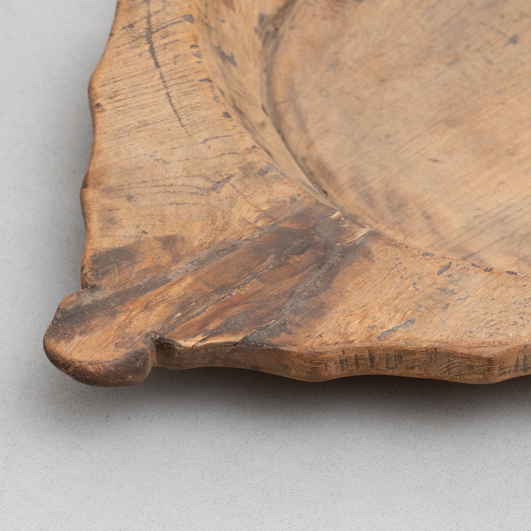 Early 20th Century Indian Traditional Wooden Hand Made Plate For Sale 4