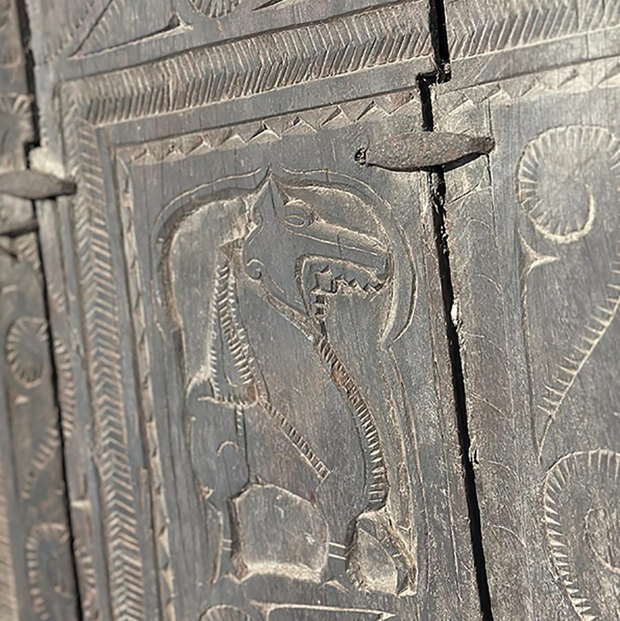 Early 20th Century Indian Wooden Granary Door In Good Condition For Sale In ECHT, NL