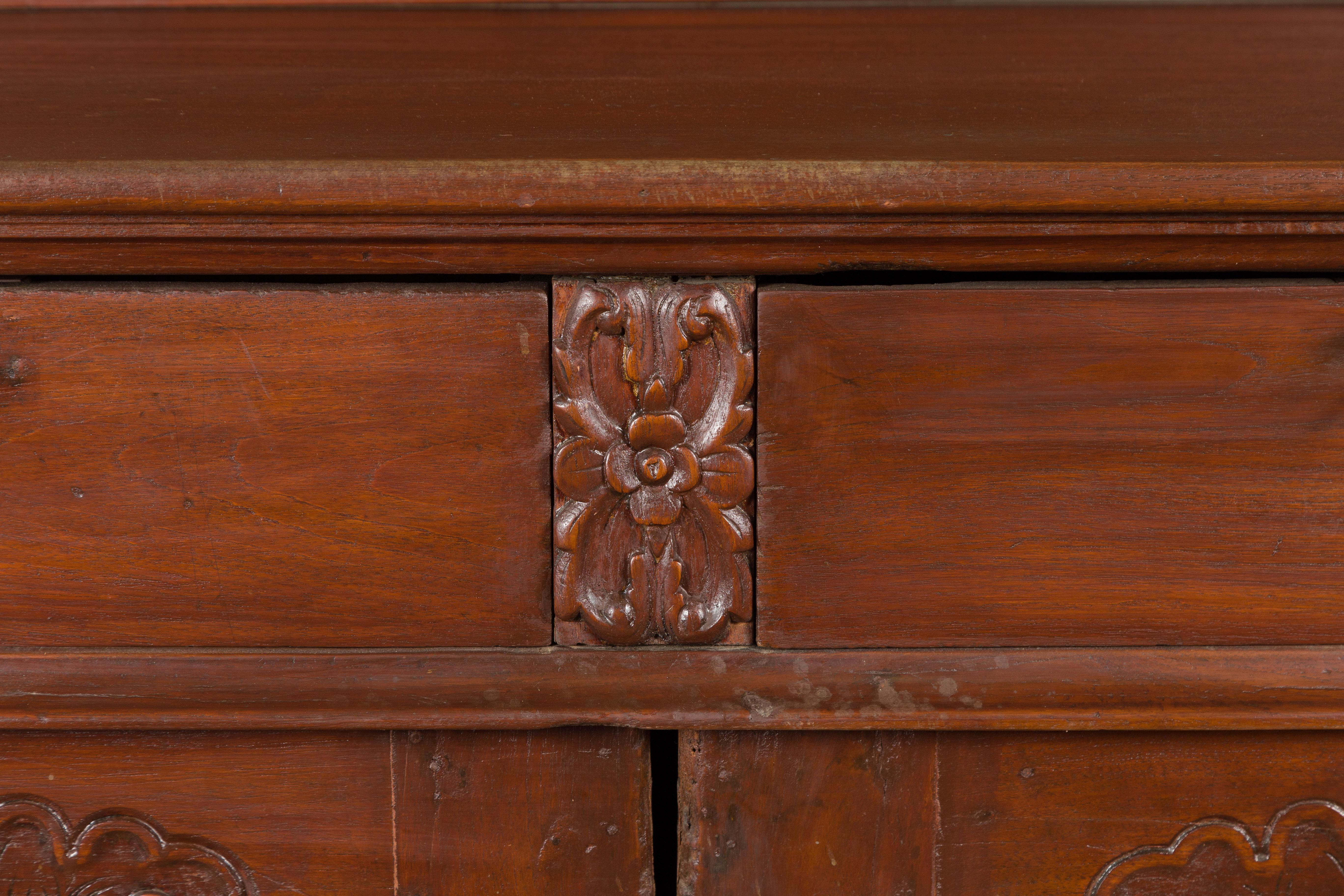 Early 20th Century Indonesian Display Cabinet with Shelves, Drawers and Doors For Sale 4