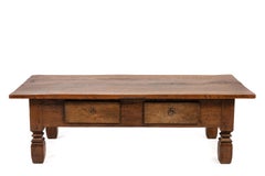 Indonesischer Plantagen-Couchtisch aus Teakholz des frühen 20. Jahrhunderts mit zwei Schubladen