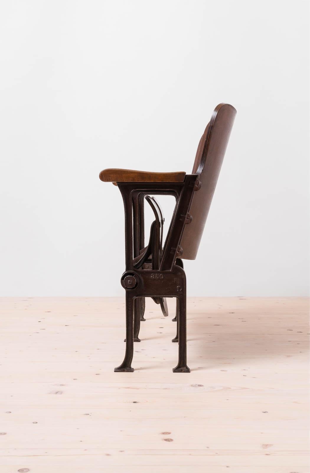 Asiento de biblioteca industrial plegable doble de principios del siglo XX, hierro fundido, madera curvada 2