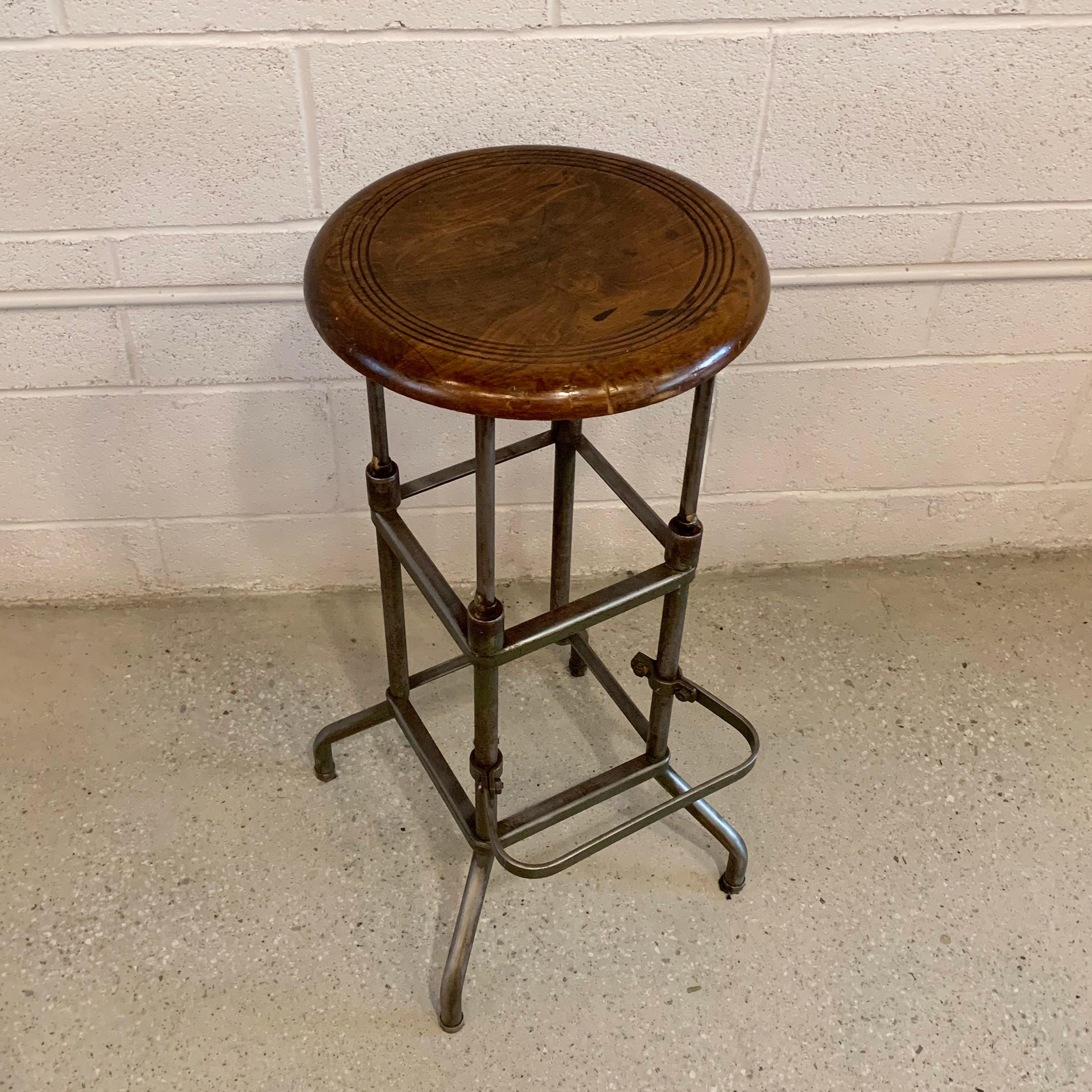Early 20th Century Industrial Drafting Stool with Footrest In Good Condition In Brooklyn, NY