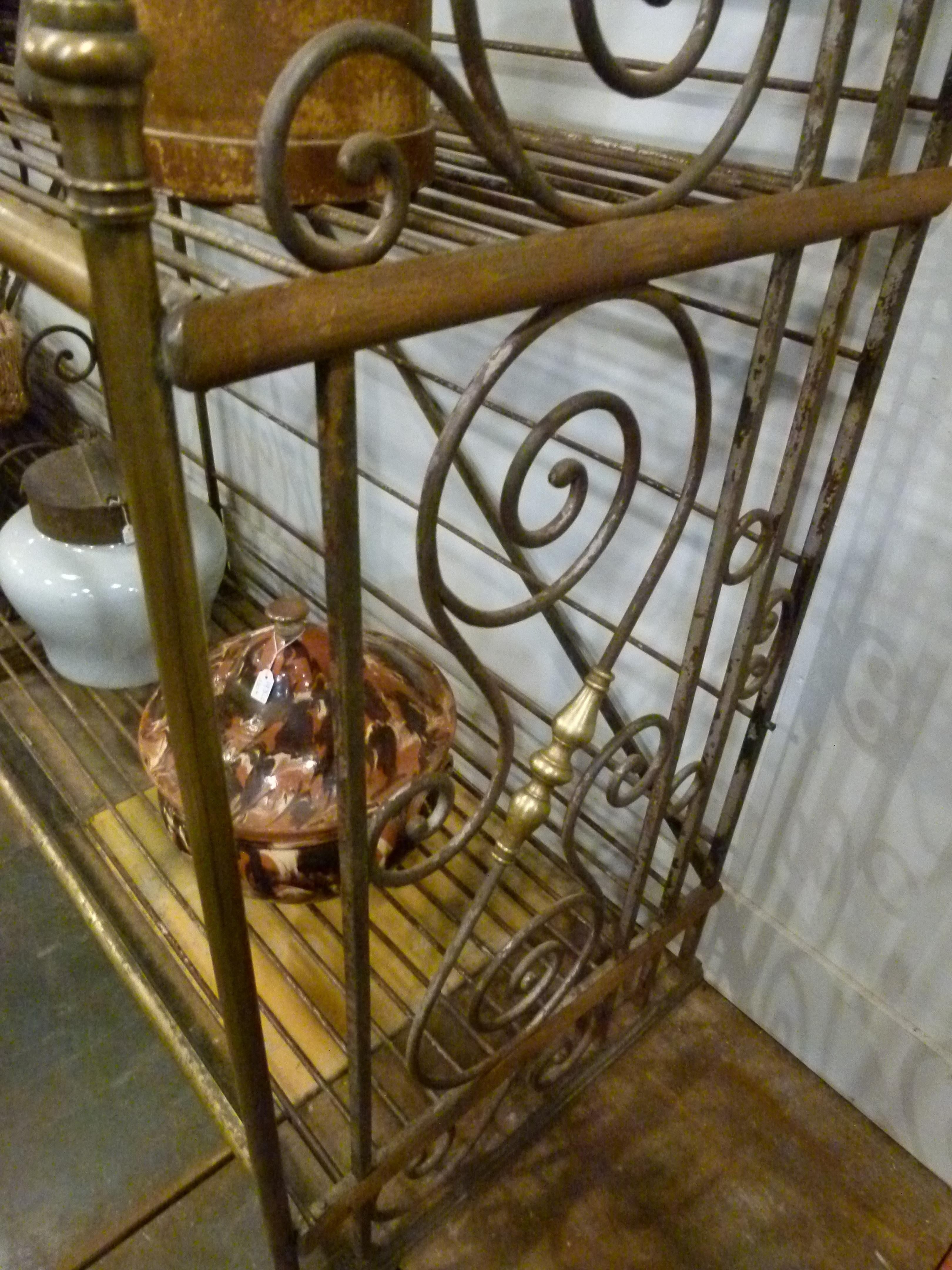 Early 20th Century Industrial French Iron Bakery Shelves In Good Condition In Vulpellac, Girona