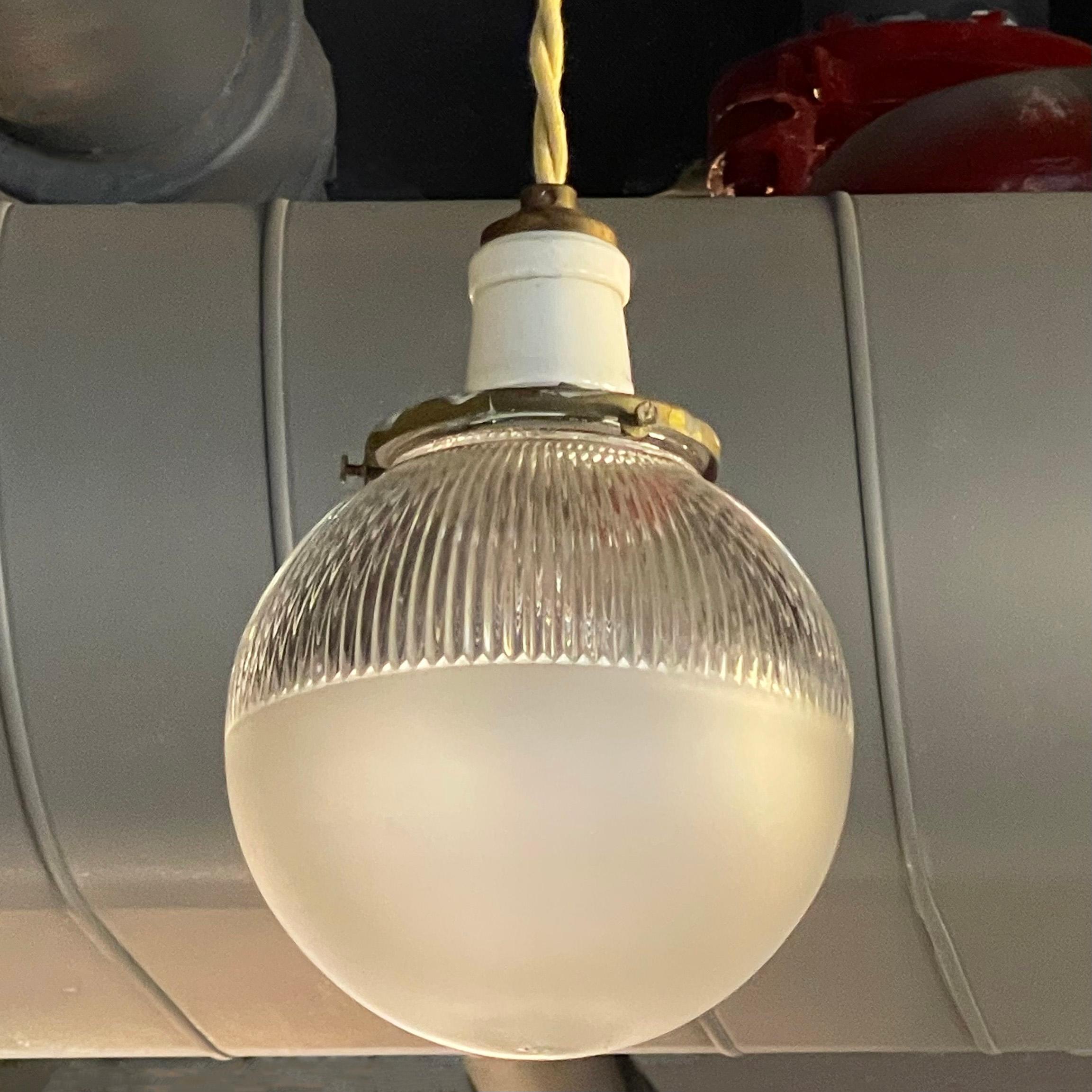 Americano Lampada a sospensione industriale a globo di Holophane smerigliato dei primi del Novecento in vendita