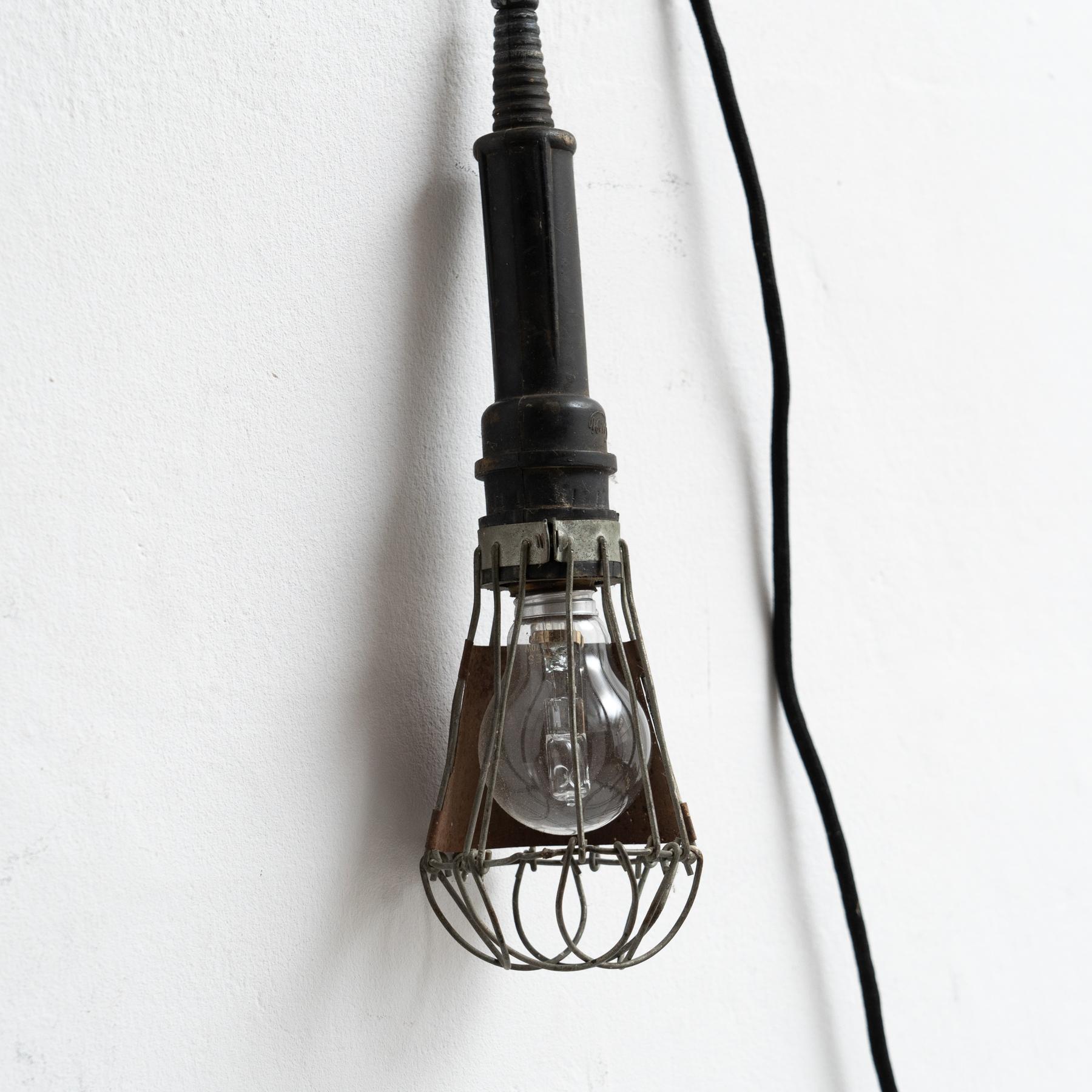Mid-Century Modern Lampe industrielle du début du 20e siècle - France, Circa 1940 en vente