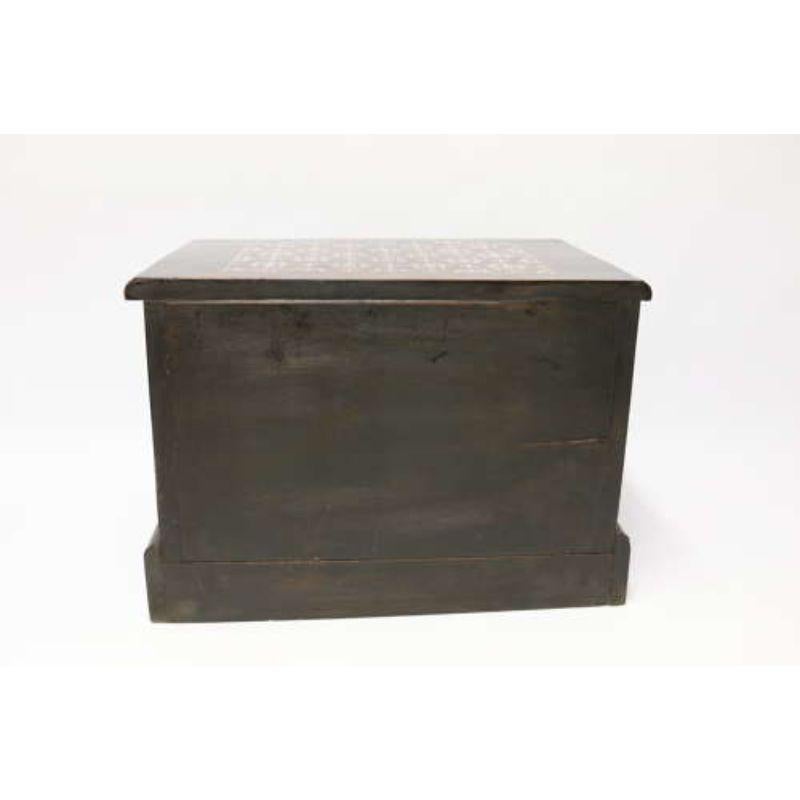 Legno massiccio Cassapanca da collezione anglo-indiana in legno duro intarsiato dei primi del Novecento in vendita