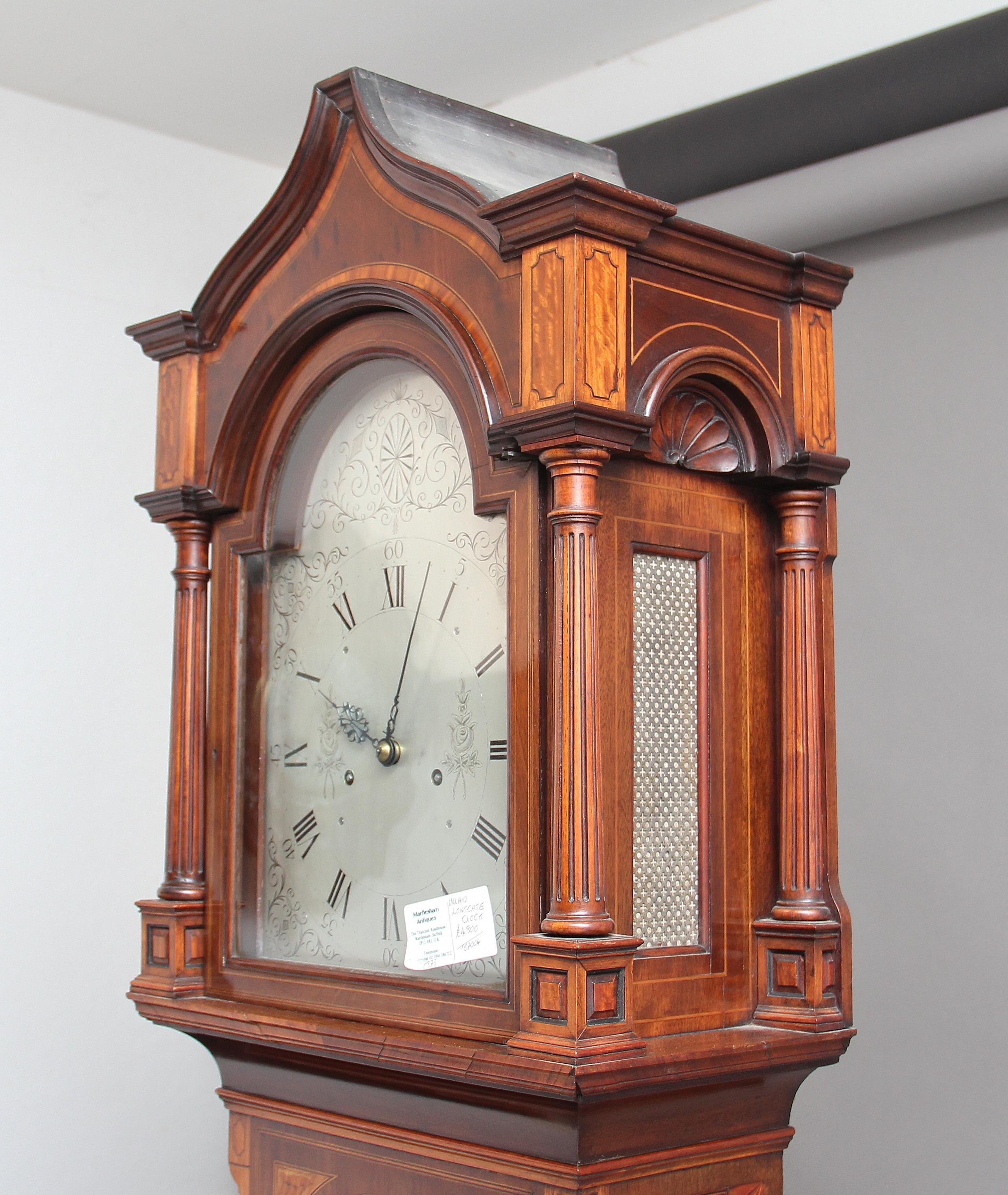 Horloge à long boîtier en acajou marqueté du début du 20e siècle en vente 4