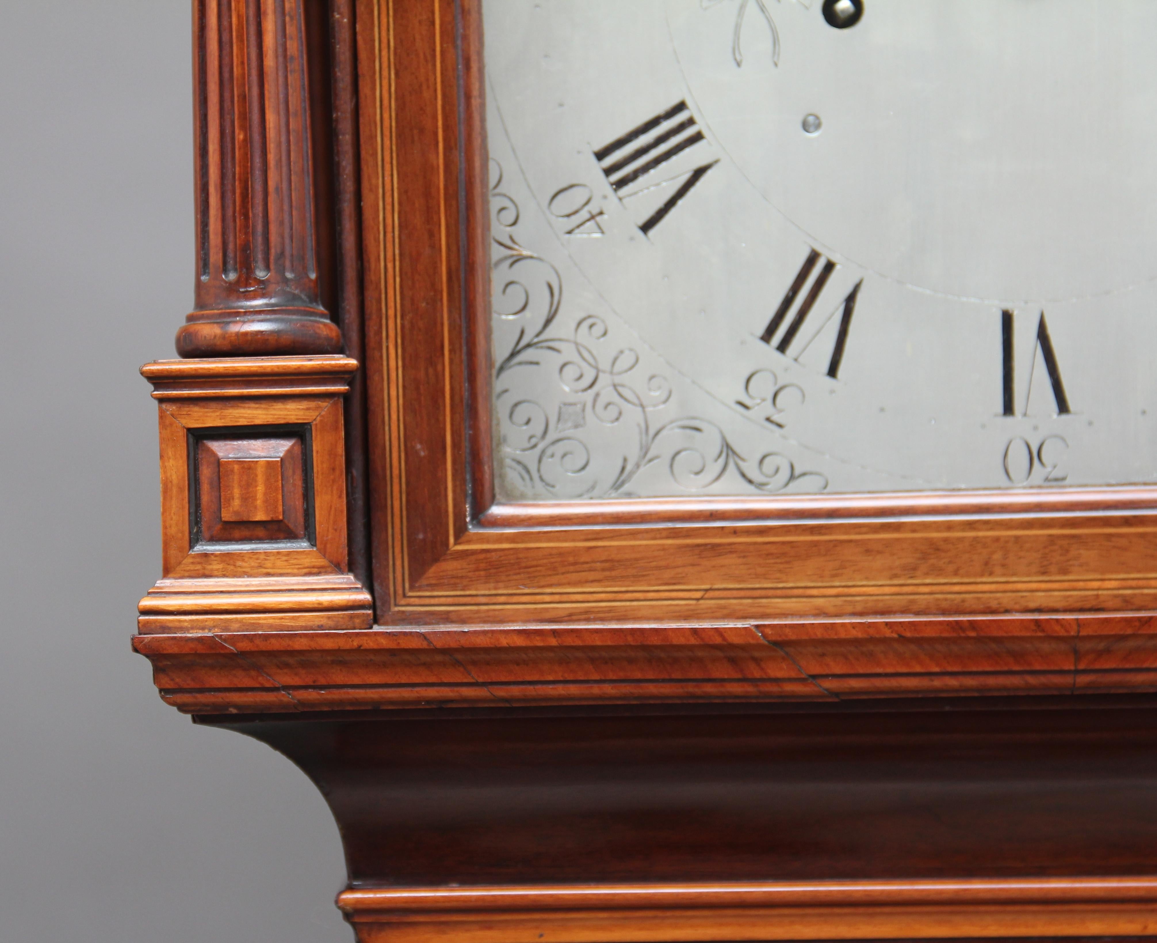 Horloge à long boîtier en acajou marqueté du début du 20e siècle en vente 6