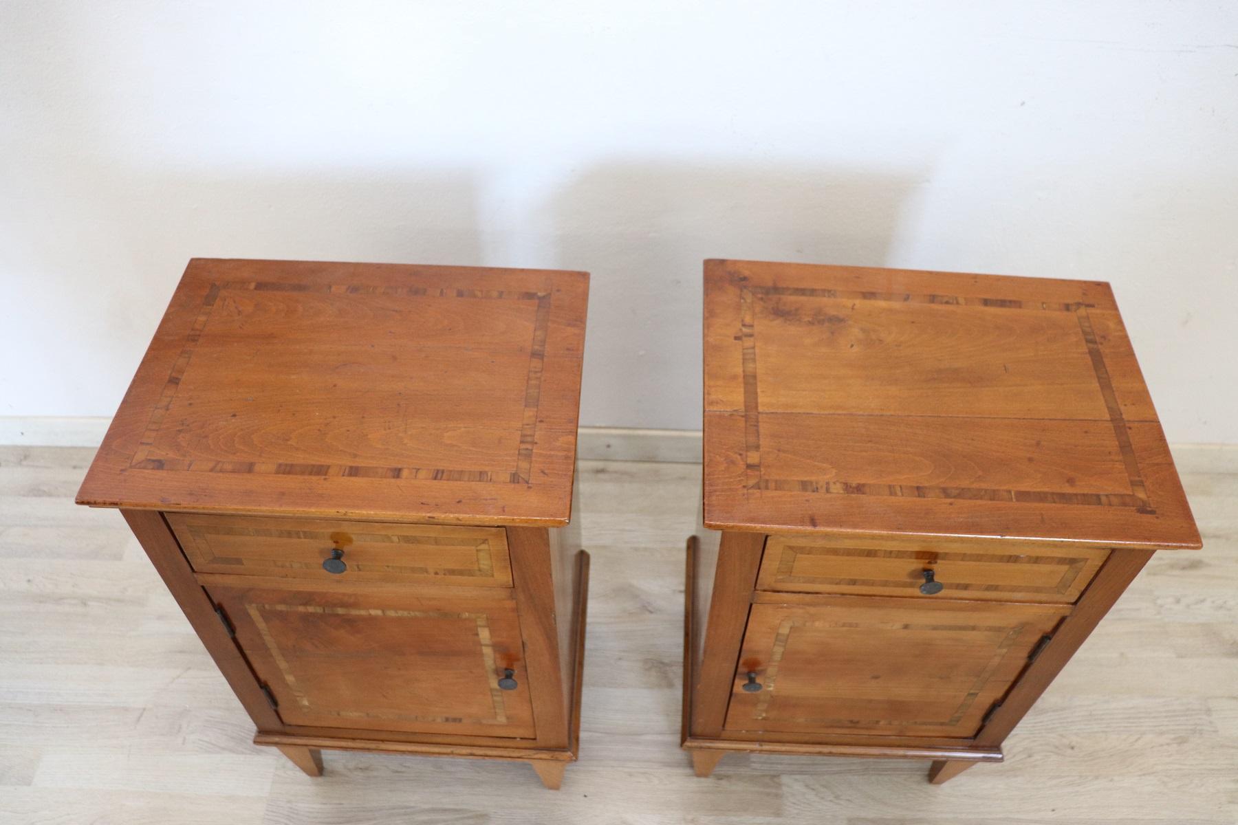Very beautiful Italian Louis XVI style pair of nightstands in solid walnut wood. Delicate and refined geometric decoration inlaid with precious rosewood. The line is very simple and perfect to be combined with a modern bed. Perfectly restored.