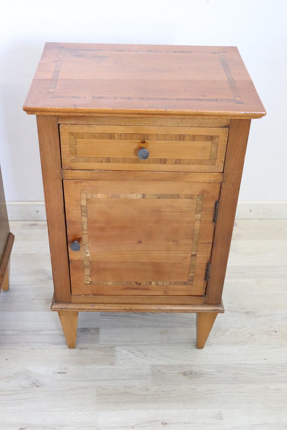 Early 20th Century Inlaid Walnut Italian Louis XVI Style Pair of Nightstands In Excellent Condition In Casale Monferrato, IT