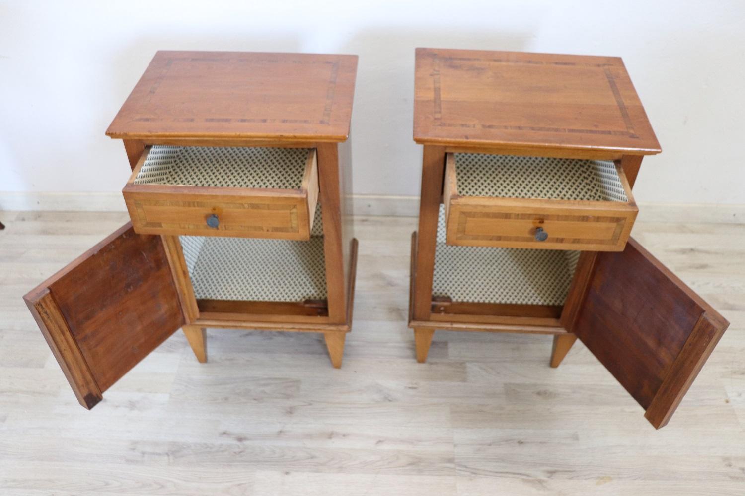 Early 20th Century Inlaid Walnut Italian Louis XVI Style Pair of Nightstands 1