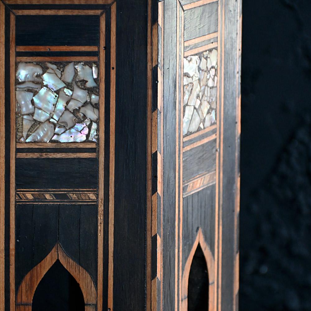 Victorien tardif Début du 20e siècle, The Pedestal en marqueterie syrienne  en vente