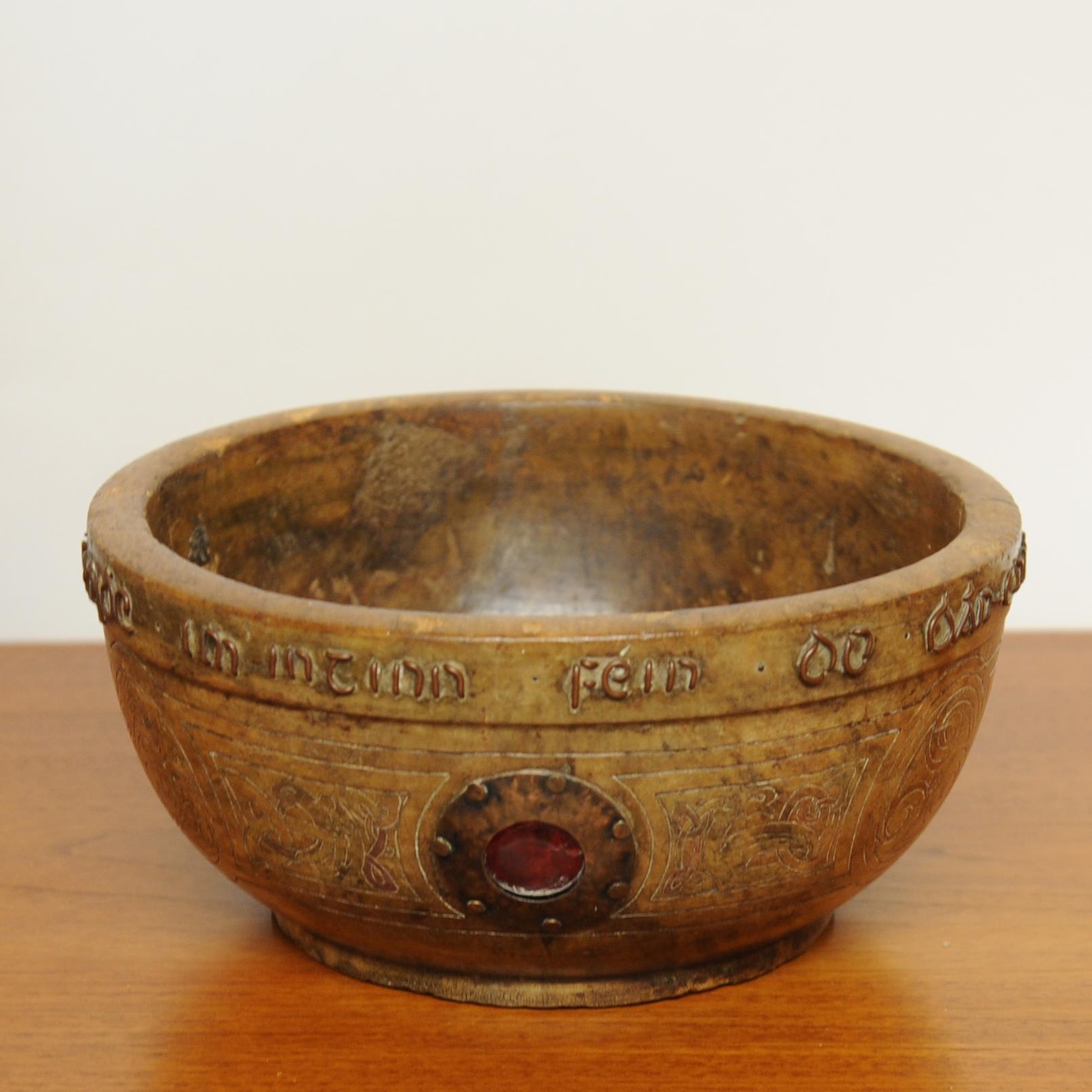 Early 20th Century Irish Arts and Crafts Turned Treen Celtic Bowl, 1910 For Sale 6