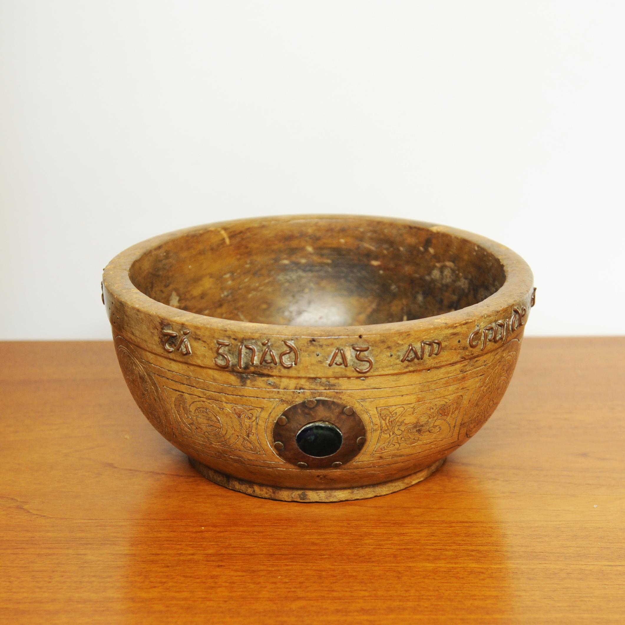 An early 20th Century Irish Arts and Crafts turned treen bowl with enamelled cabochons and wirework script.

Design Period - 1900 to 1910

Style - Arts and Crafts

Detailed Condition - Good with minimal defects.

Restoration and Damage Details -