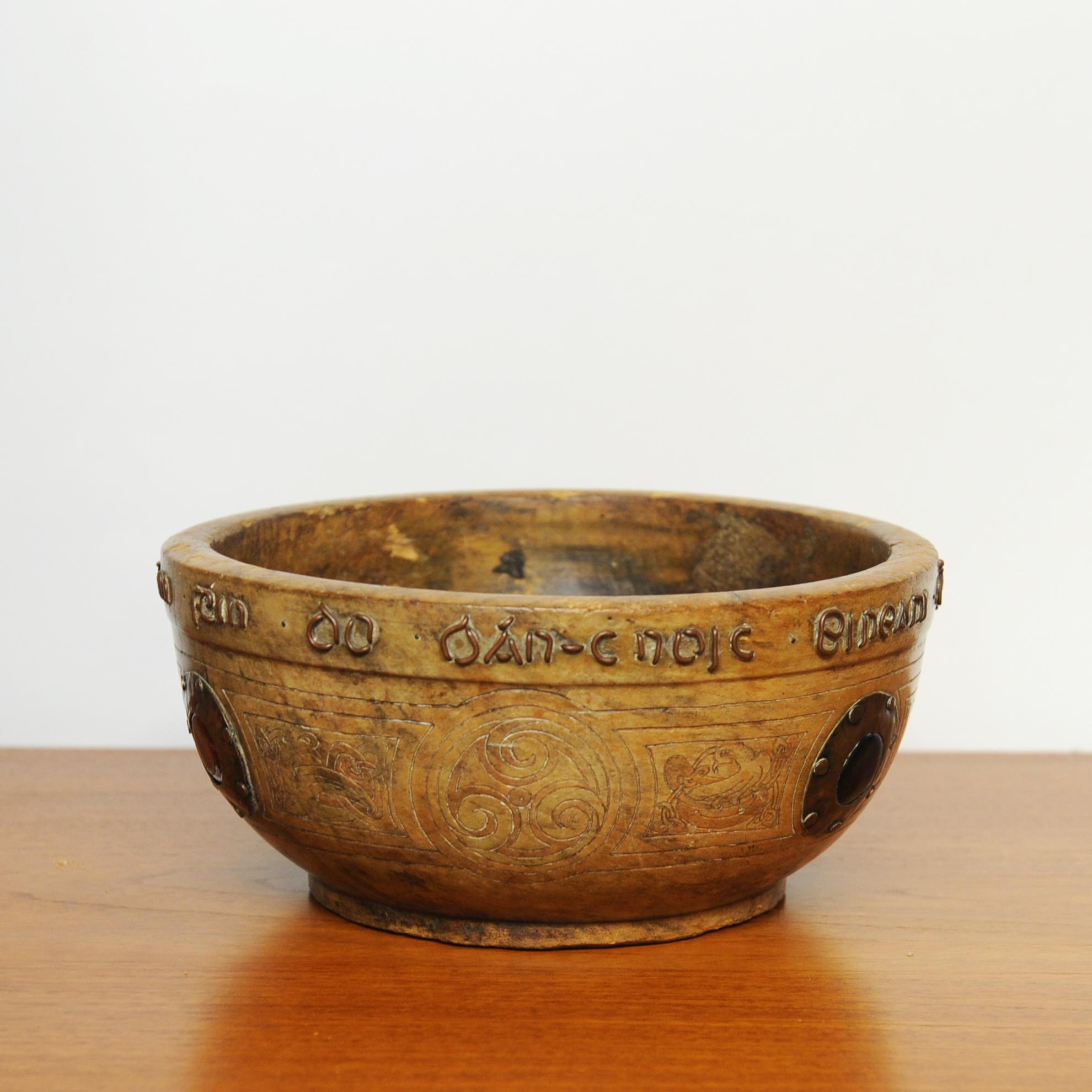 Early 20th Century Irish Arts and Crafts Turned Treen Celtic Bowl, 1910 For Sale 3