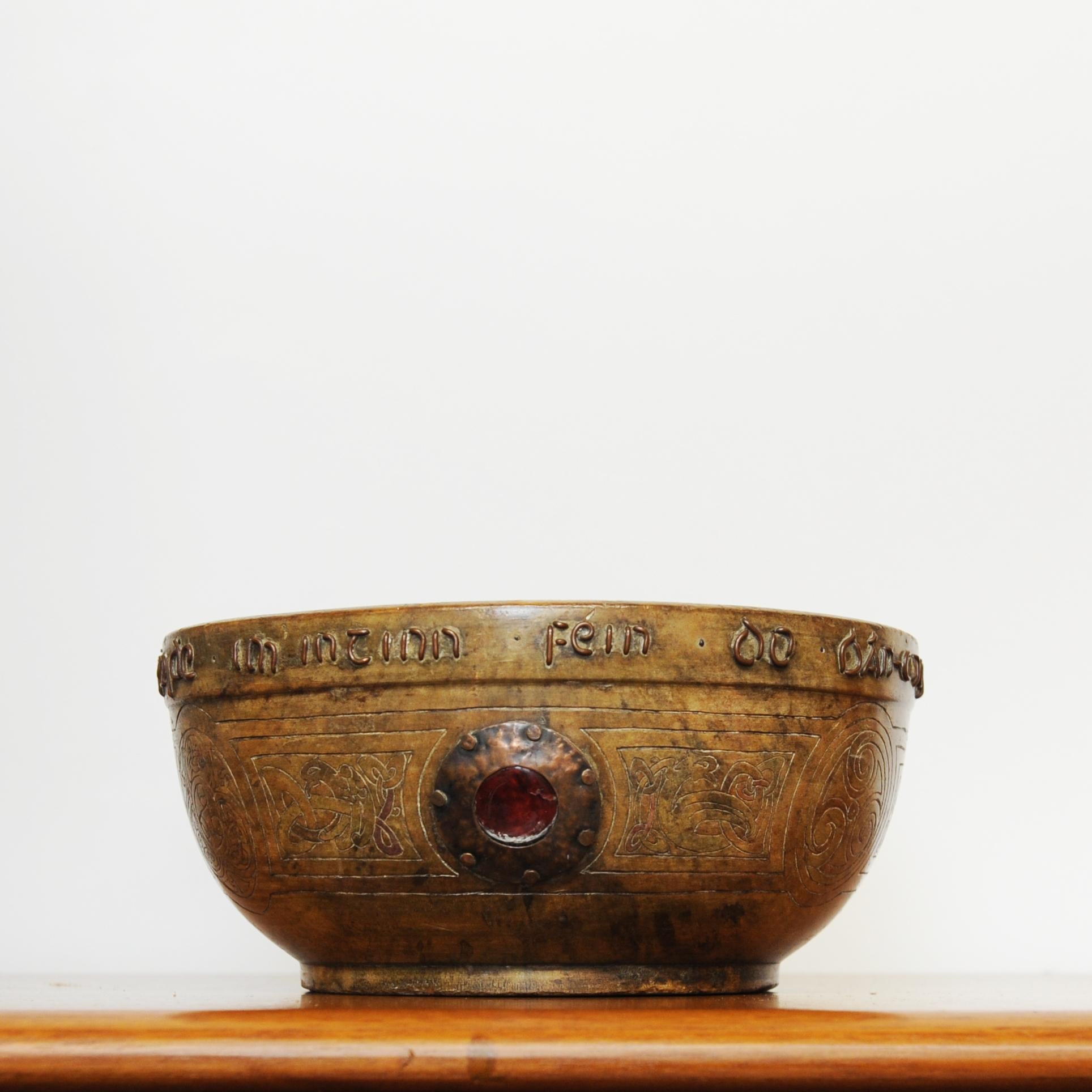 Early 20th Century Irish Arts and Crafts Turned Treen Celtic Bowl, 1910 For Sale 5
