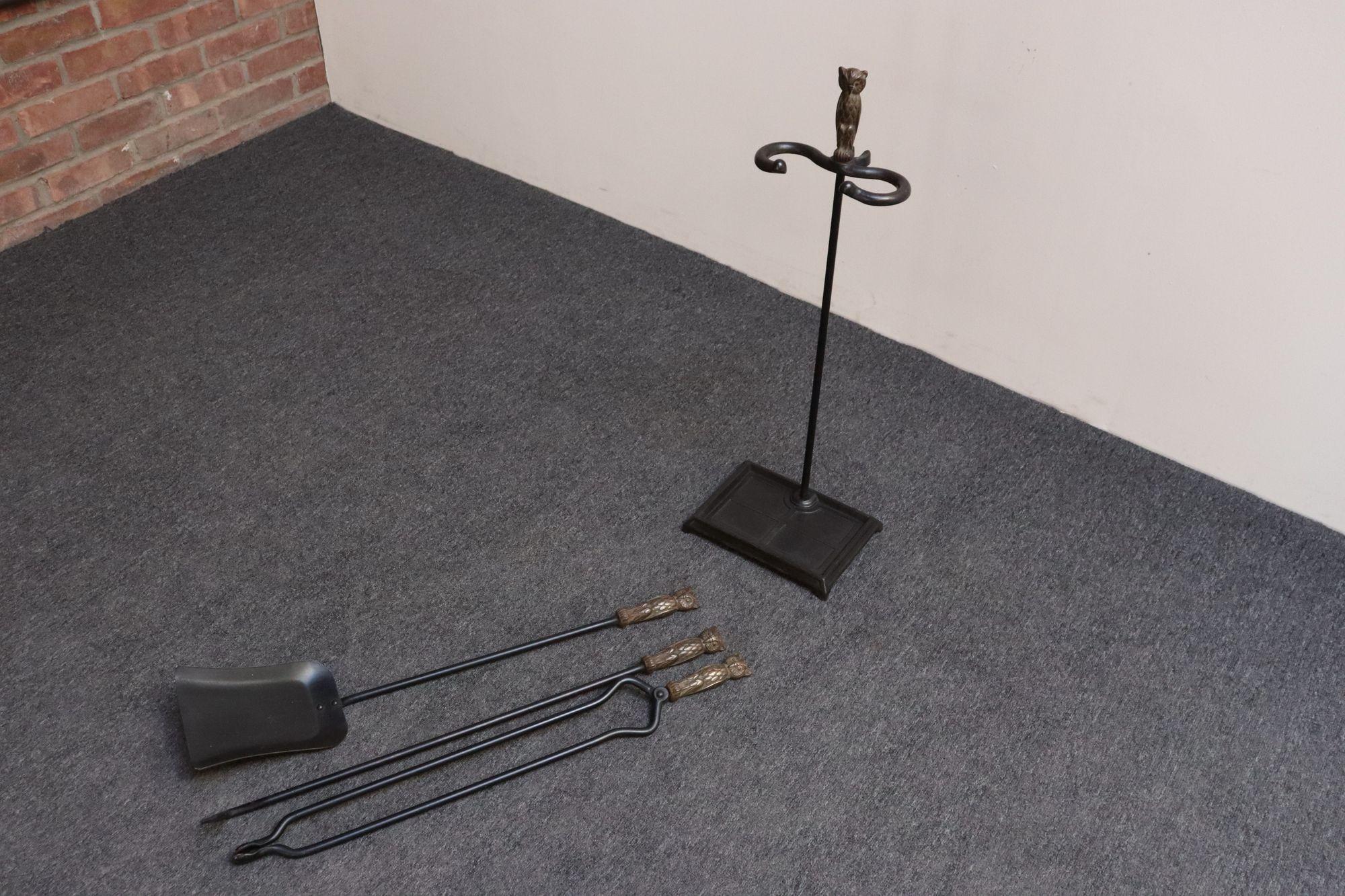 Early 20th Century Iron Fire Tool Set with Cast Brass Owl Form Handles For Sale 3