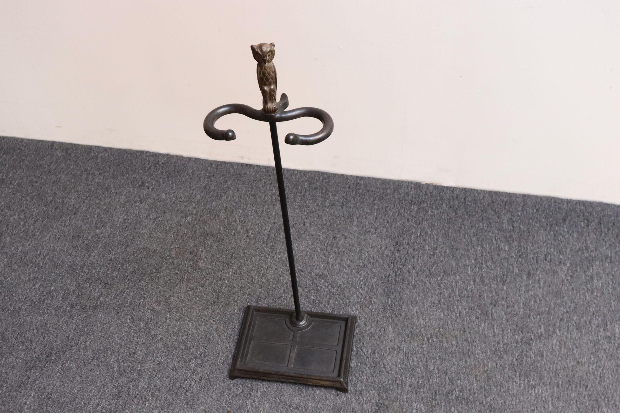 Early 20th Century Iron Fire Tool Set with Cast Brass Owl Form Handles For Sale 4