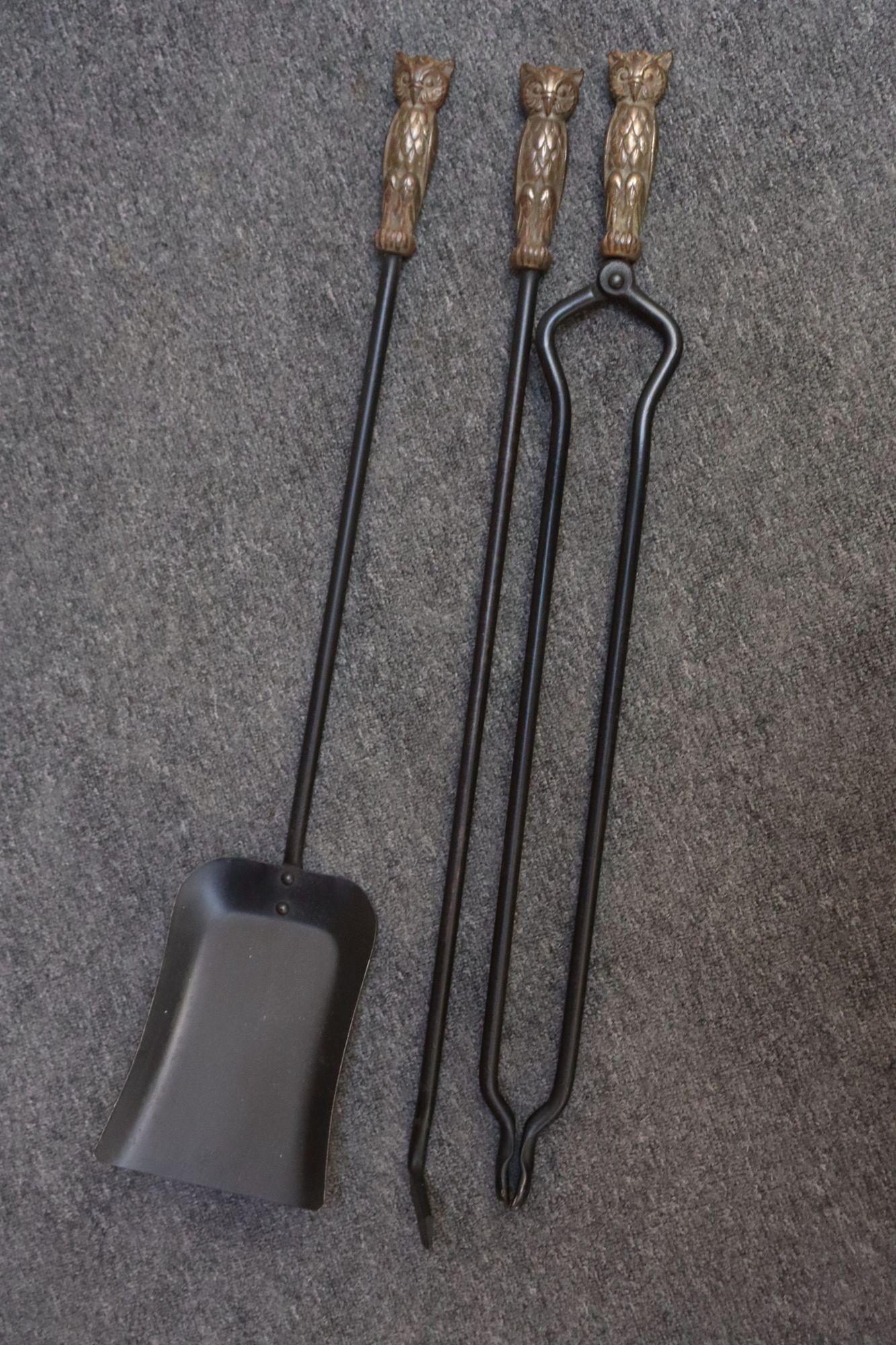 Early 20th Century Iron Fire Tool Set with Cast Brass Owl Form Handles For Sale 1