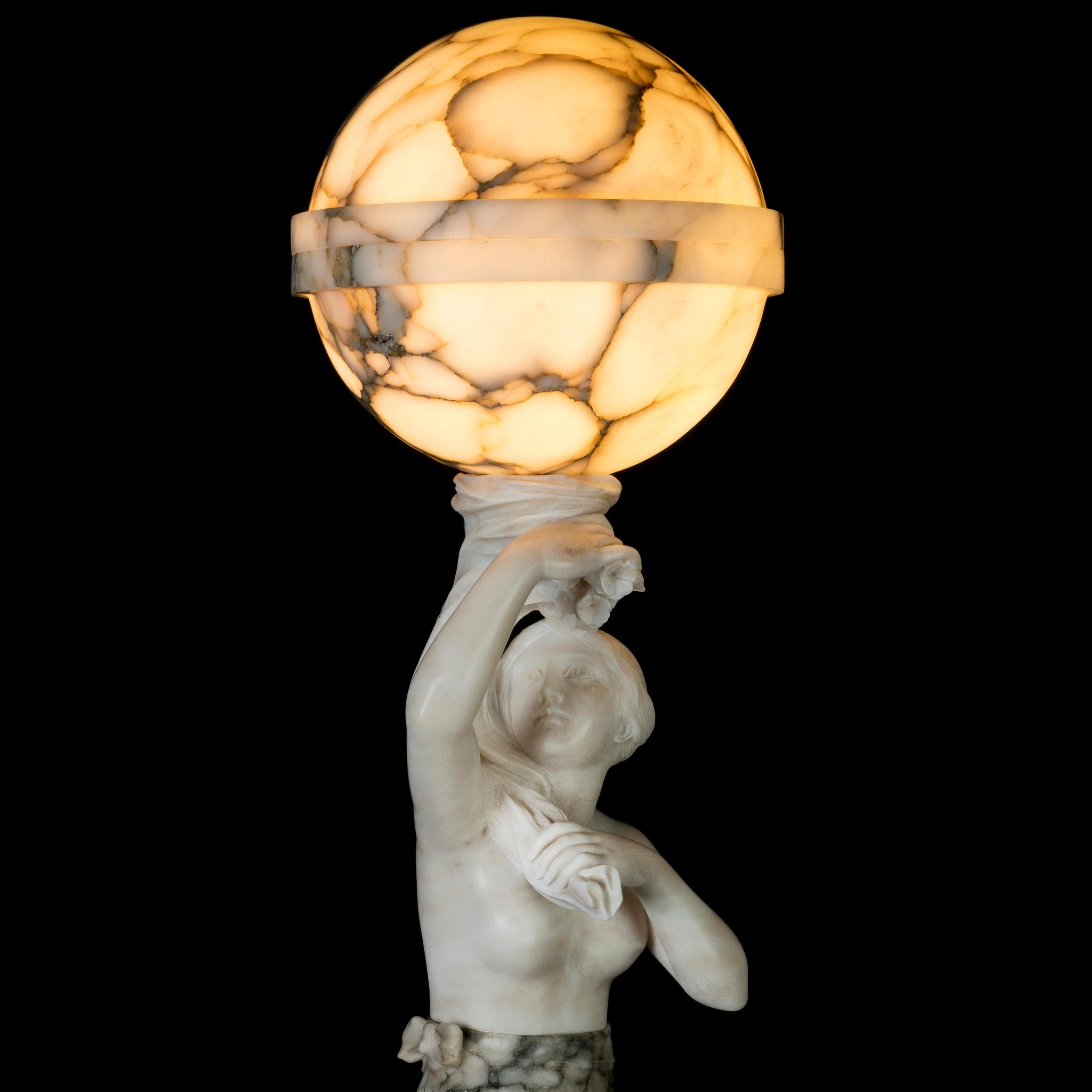 Lampada da terra italiana in alabastro intagliato dei primi del Novecento in vendita 4
