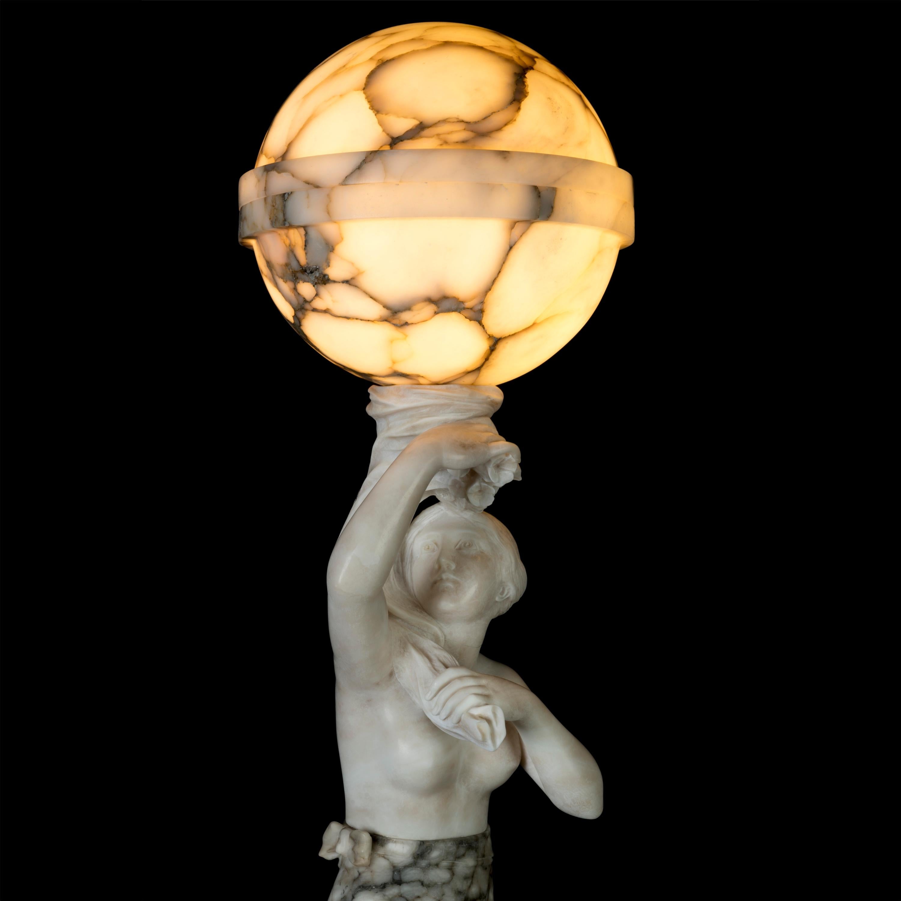 Alabastro Lampada da terra italiana in alabastro intagliato dei primi del Novecento in vendita